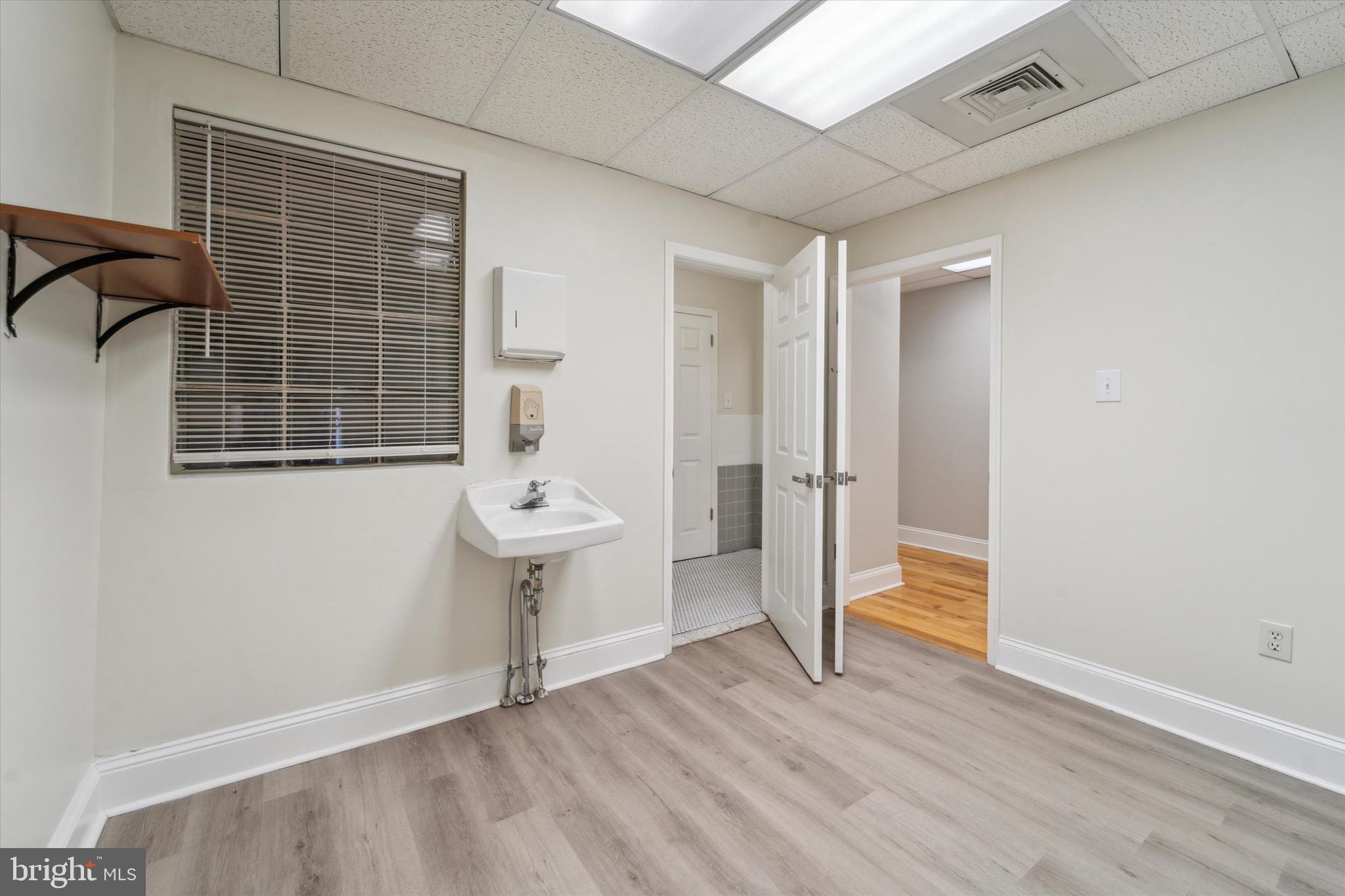 SOCIETY HILL - Commercial Lease