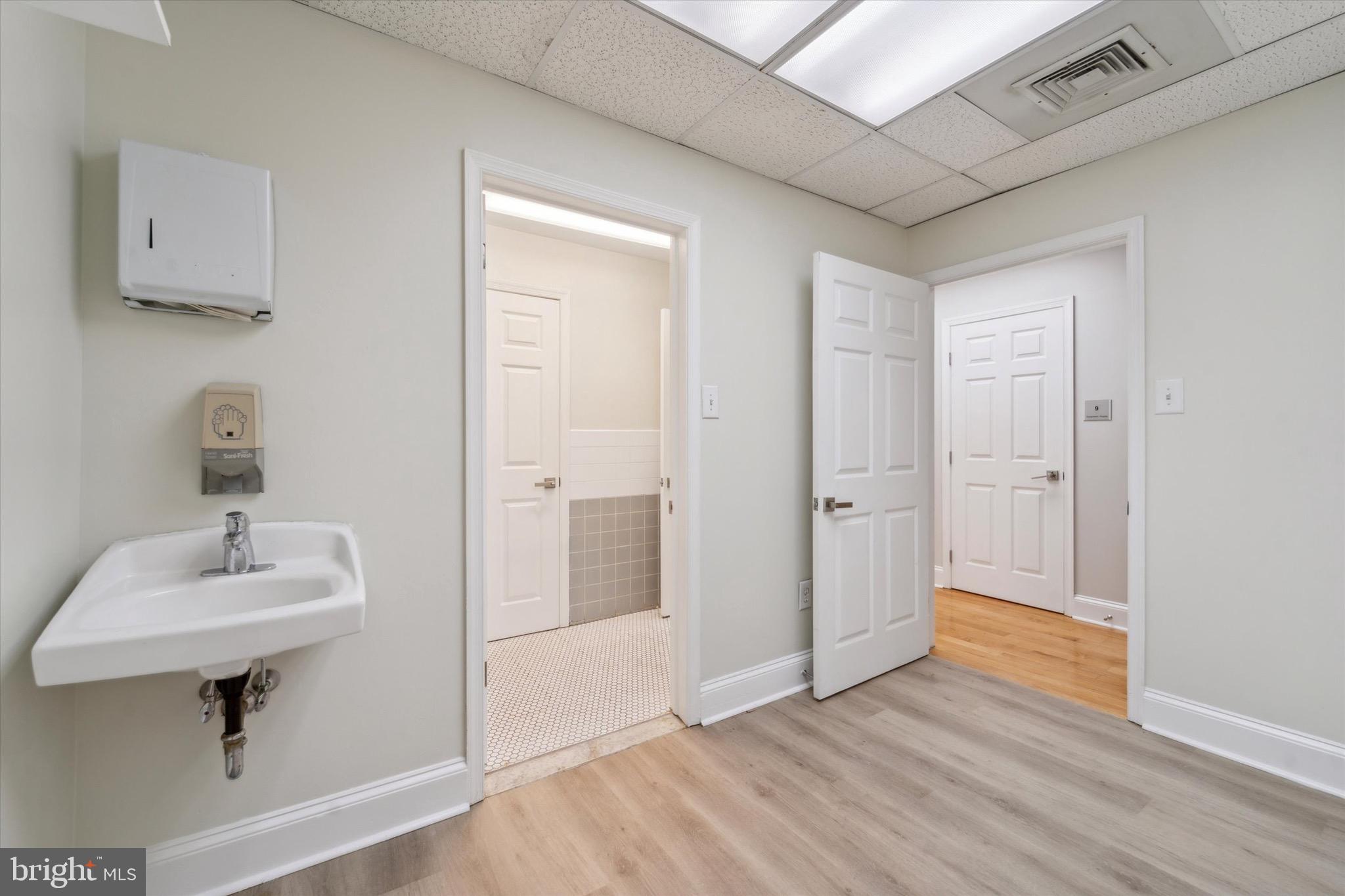 SOCIETY HILL - Commercial Lease