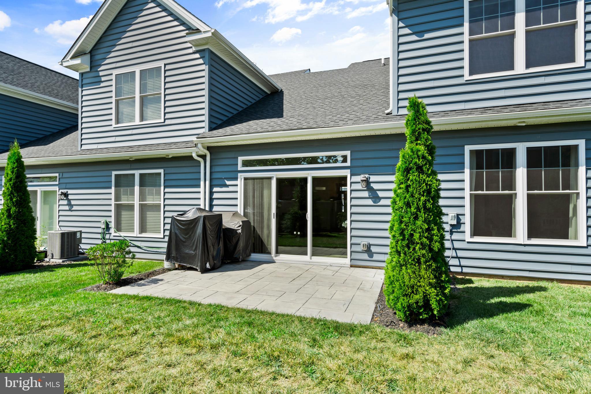 905 HOLDEN COURT