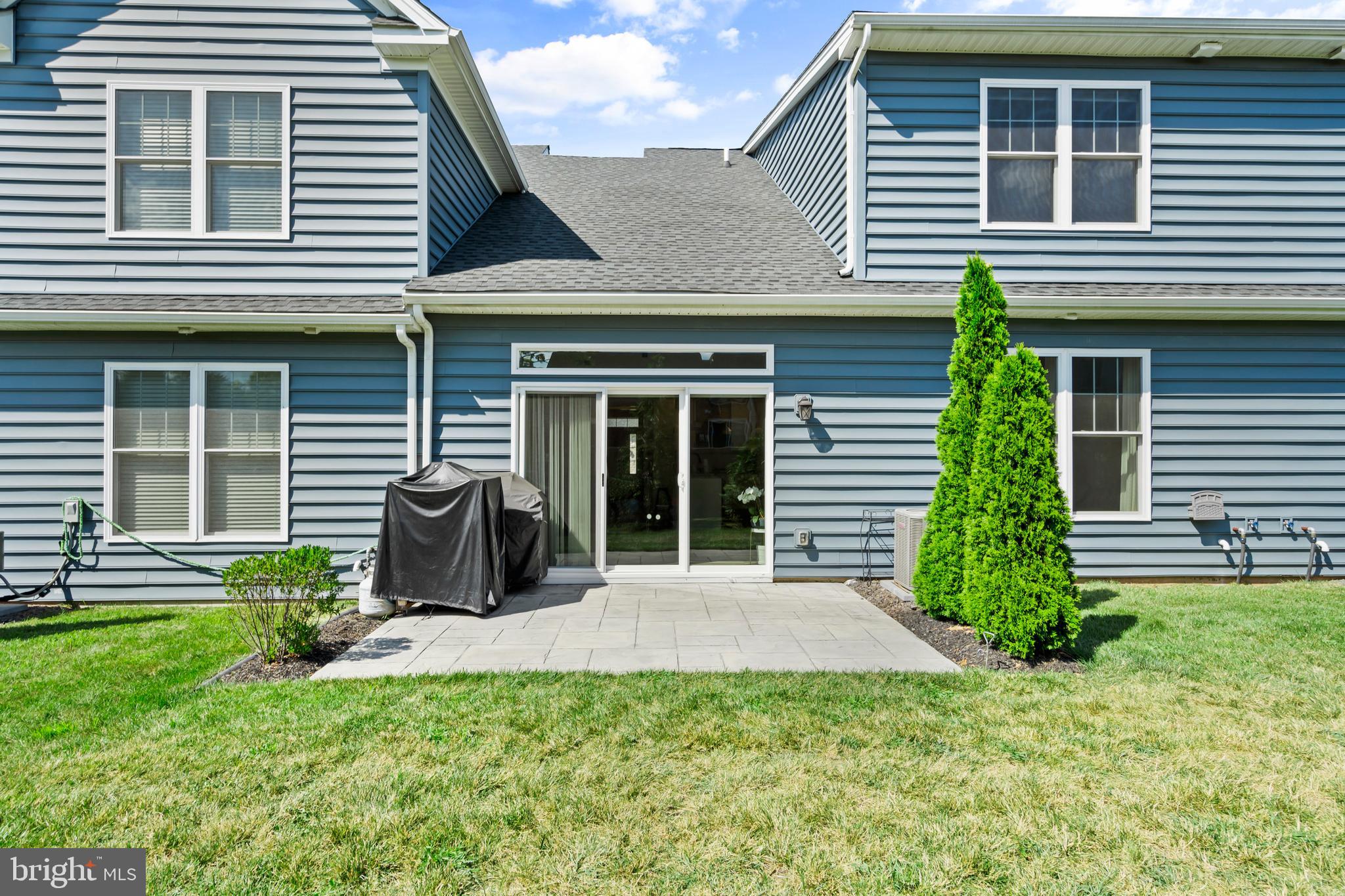 905 HOLDEN COURT