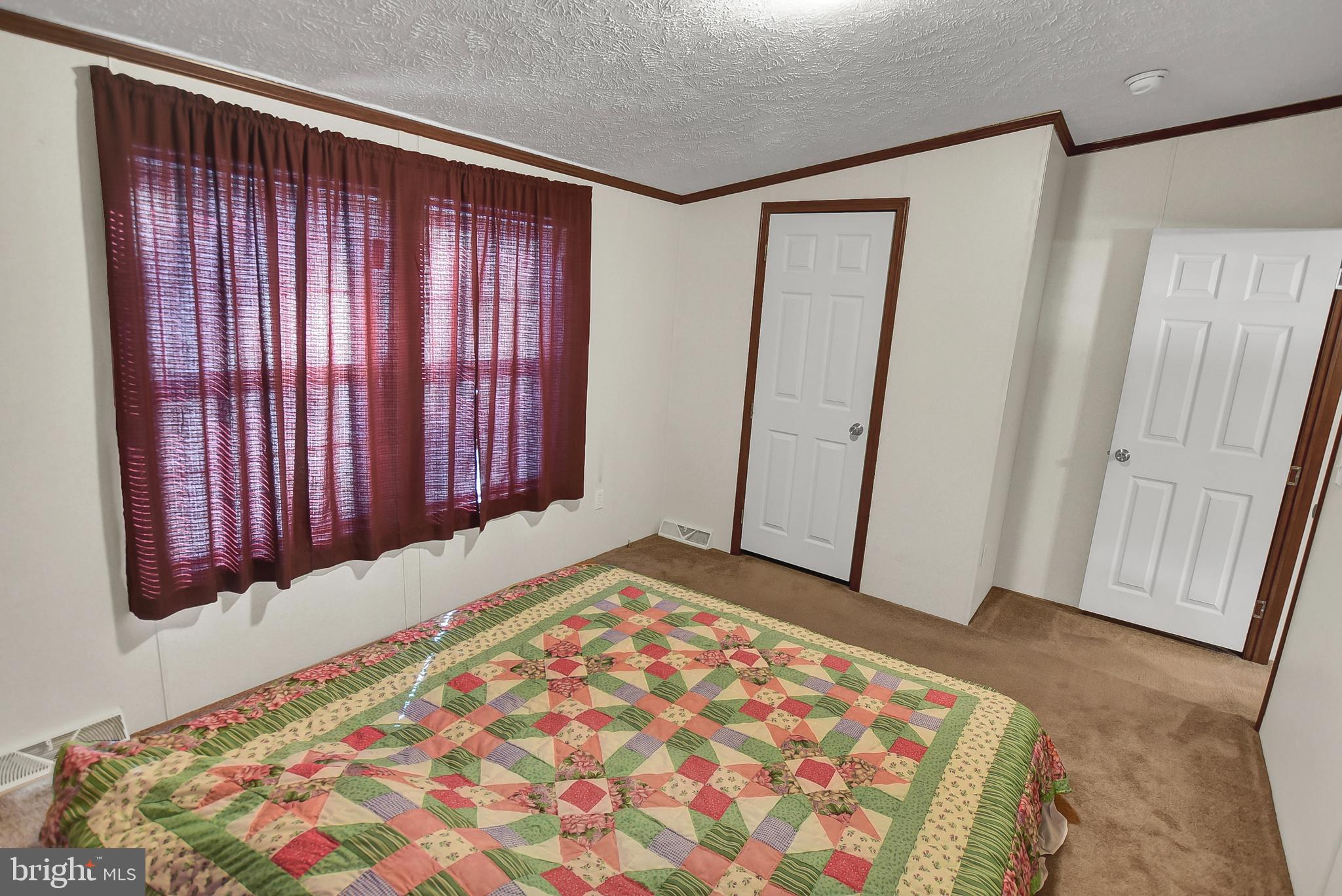 LYONS CREEK MOBILE ESTATES - Residential