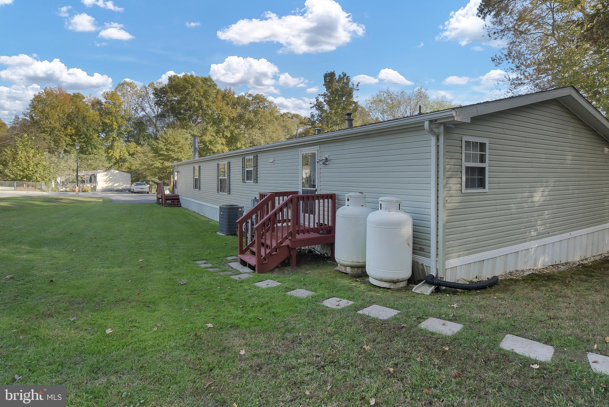 LYONS CREEK MOBILE ESTATES - Residential