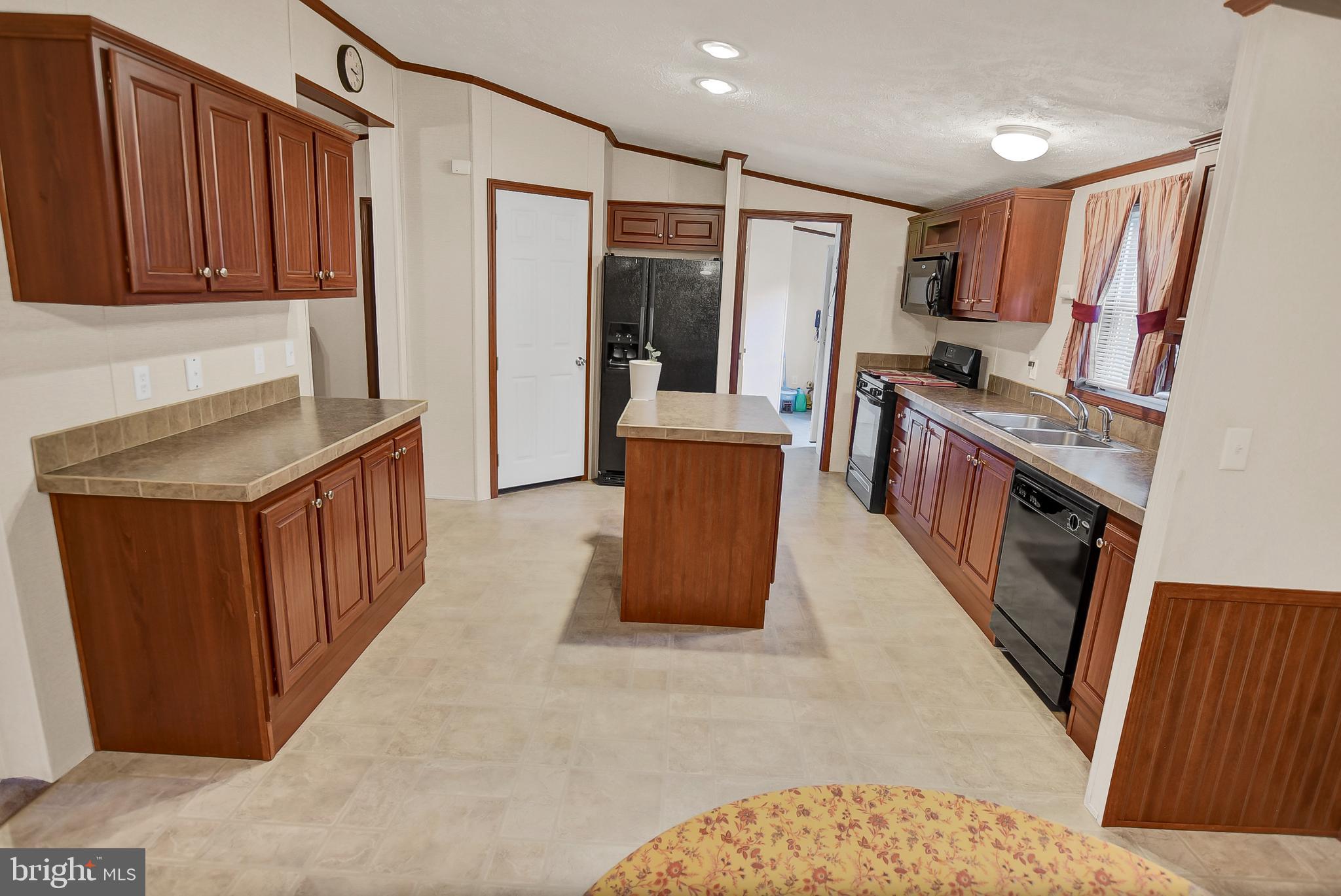 LYONS CREEK MOBILE ESTATES - Residential