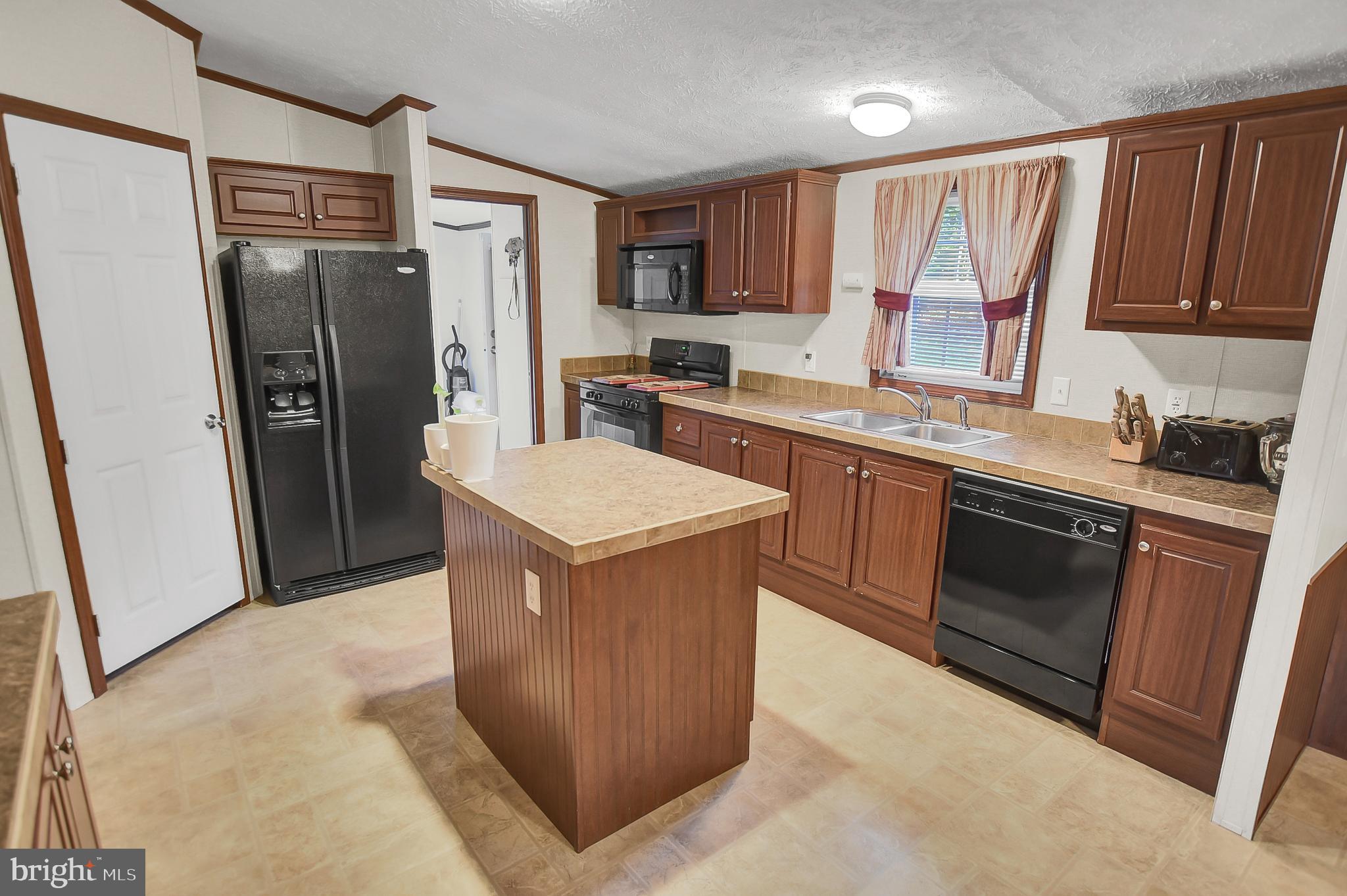 LYONS CREEK MOBILE ESTATES - Residential