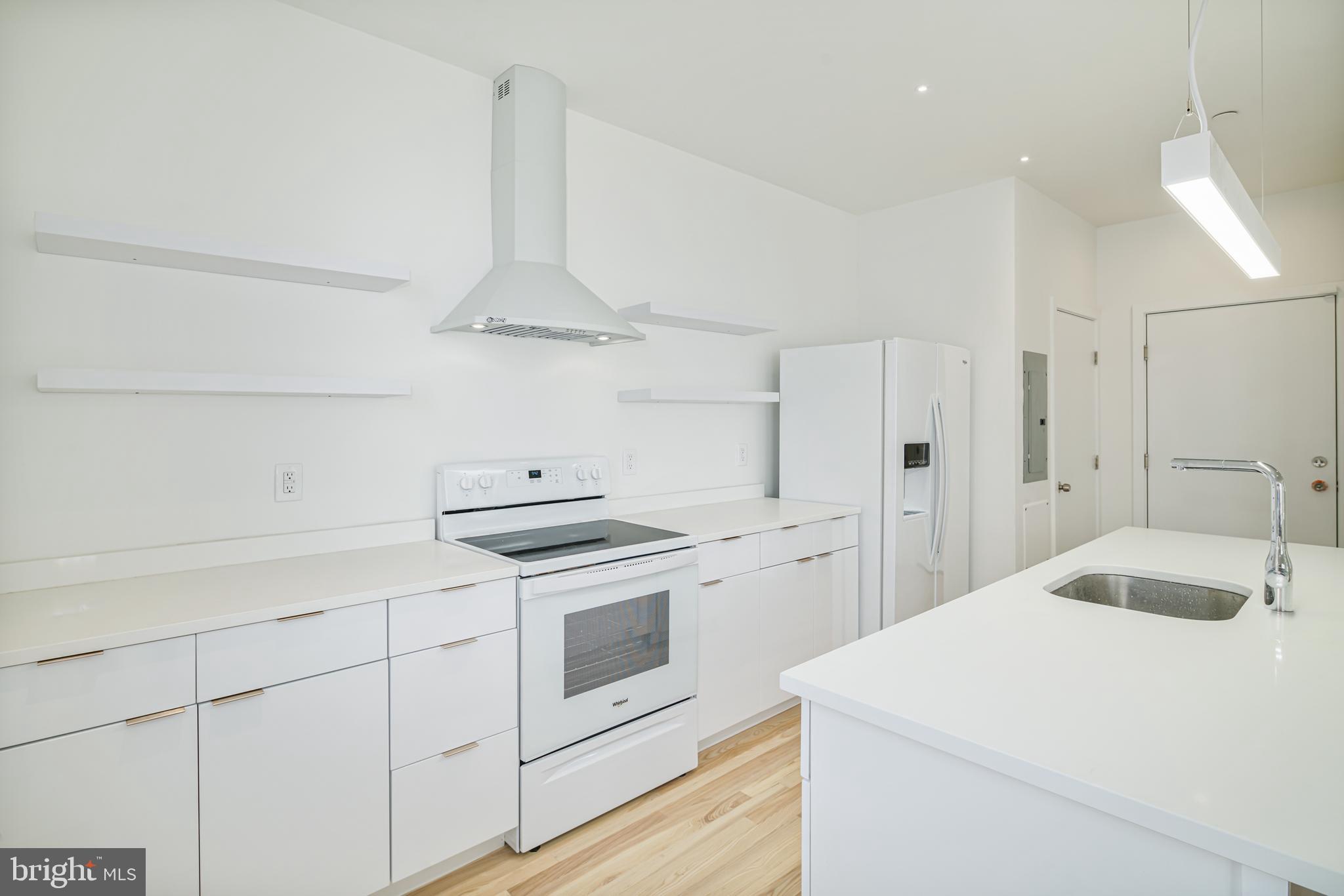 EAST KENSINGTON - Commercial Sale