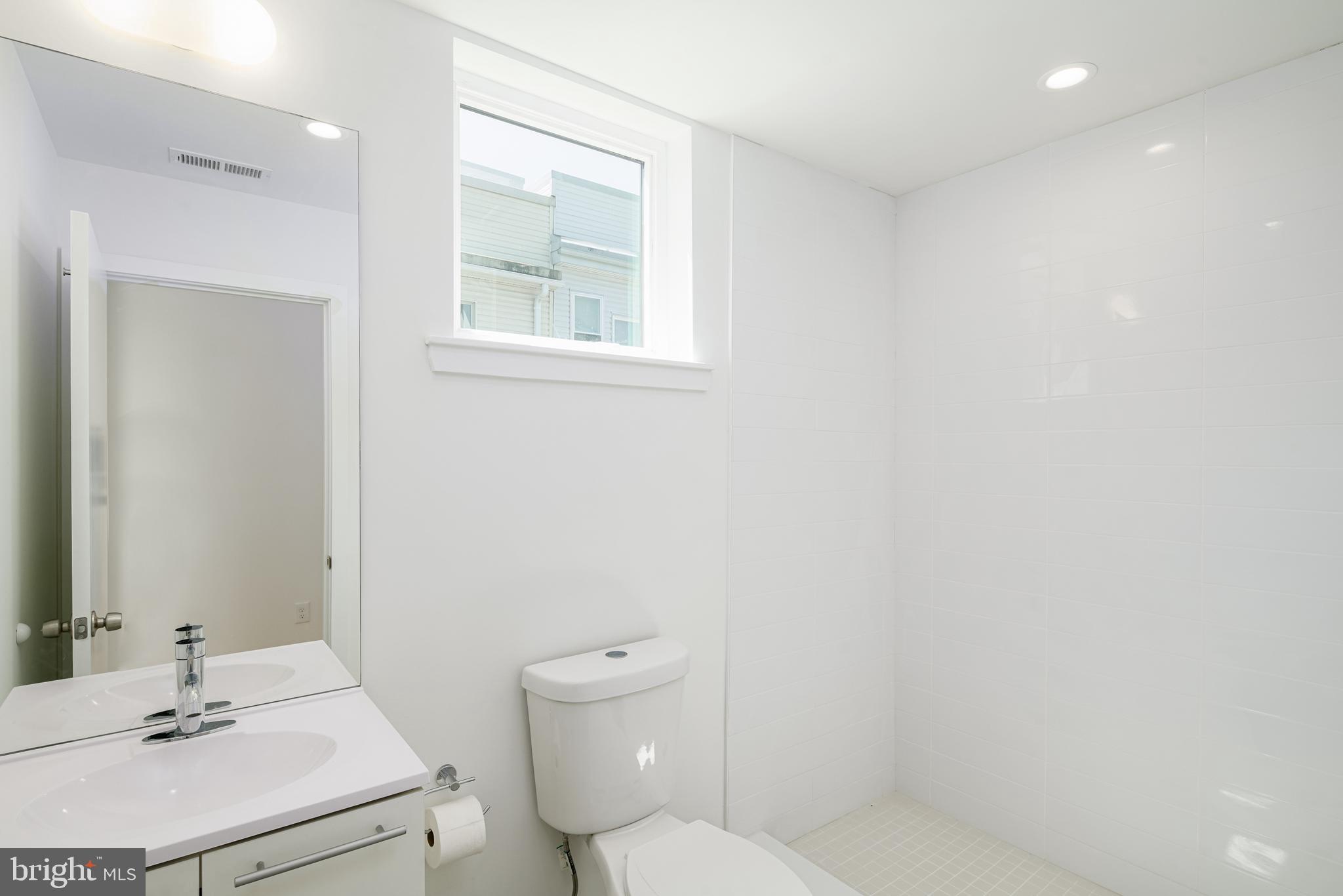 EAST KENSINGTON - Commercial Sale