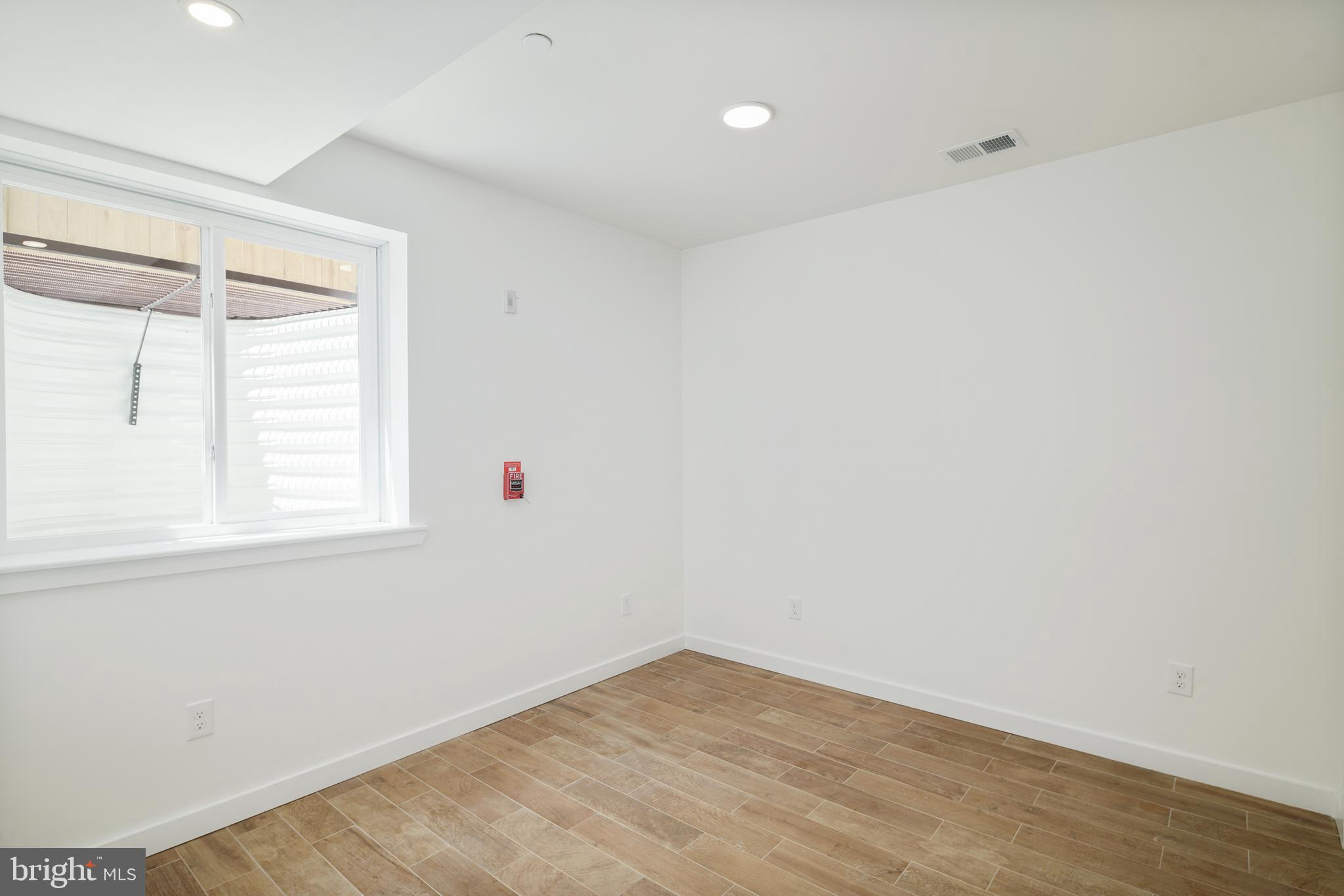 EAST KENSINGTON - Commercial Sale