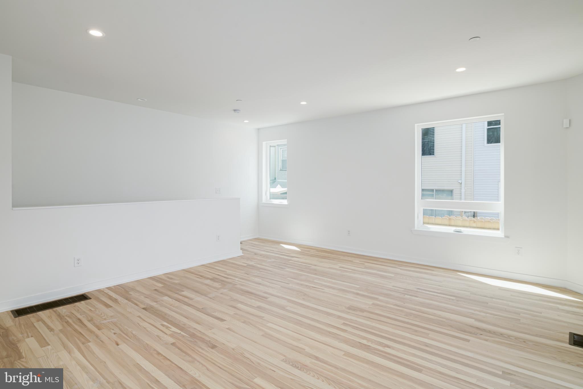 EAST KENSINGTON - Commercial Sale