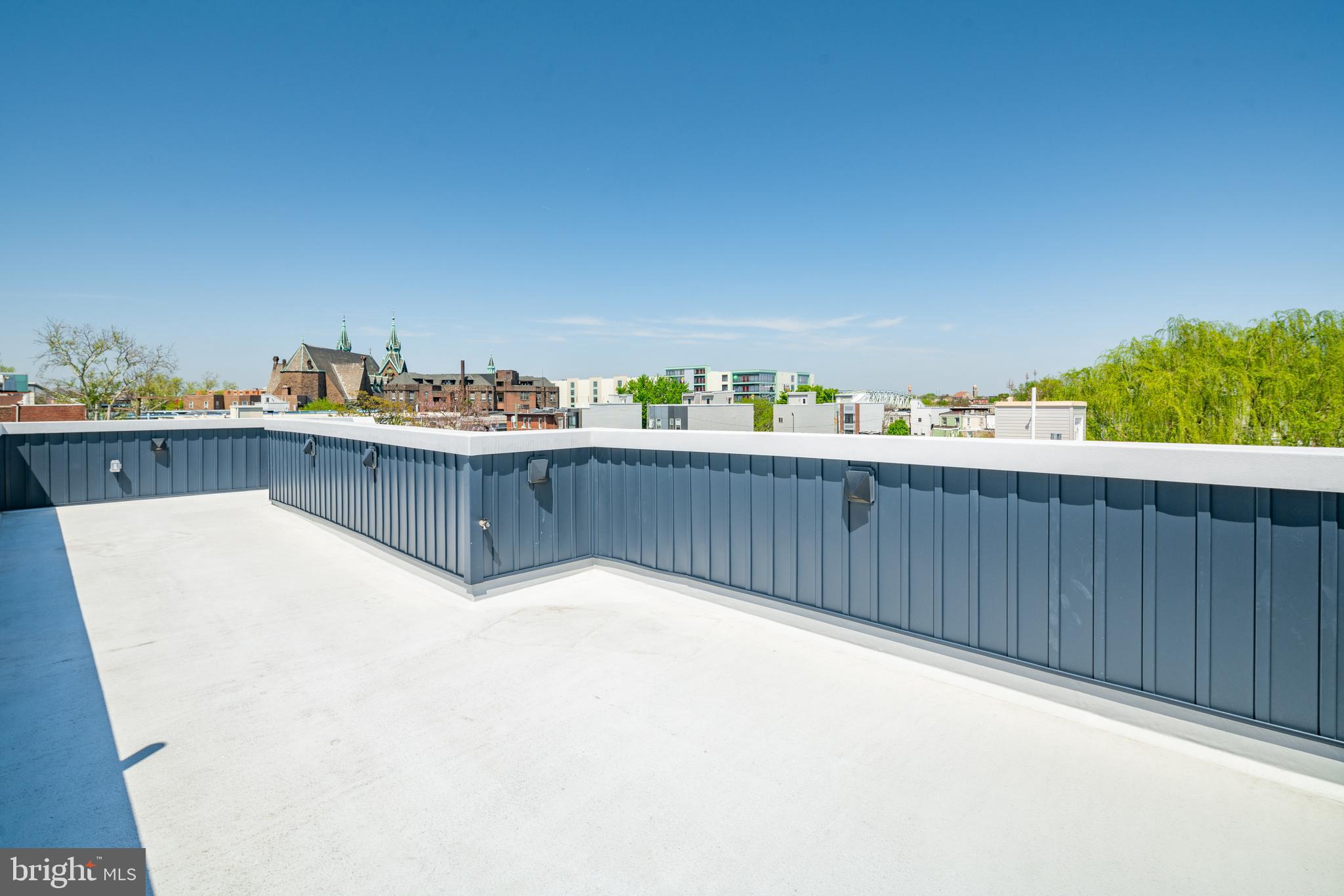 EAST KENSINGTON - Commercial Sale