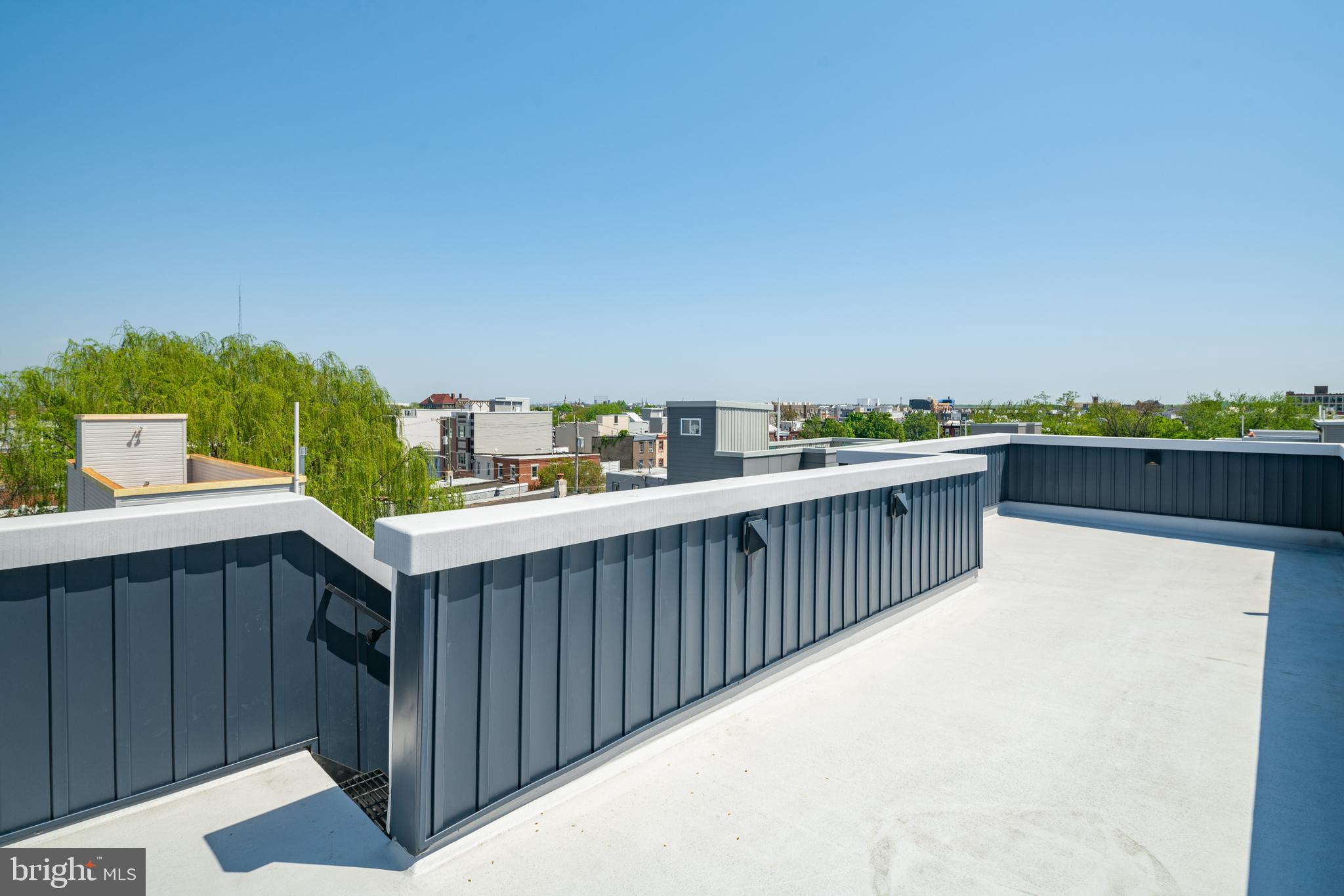 EAST KENSINGTON - Commercial Sale