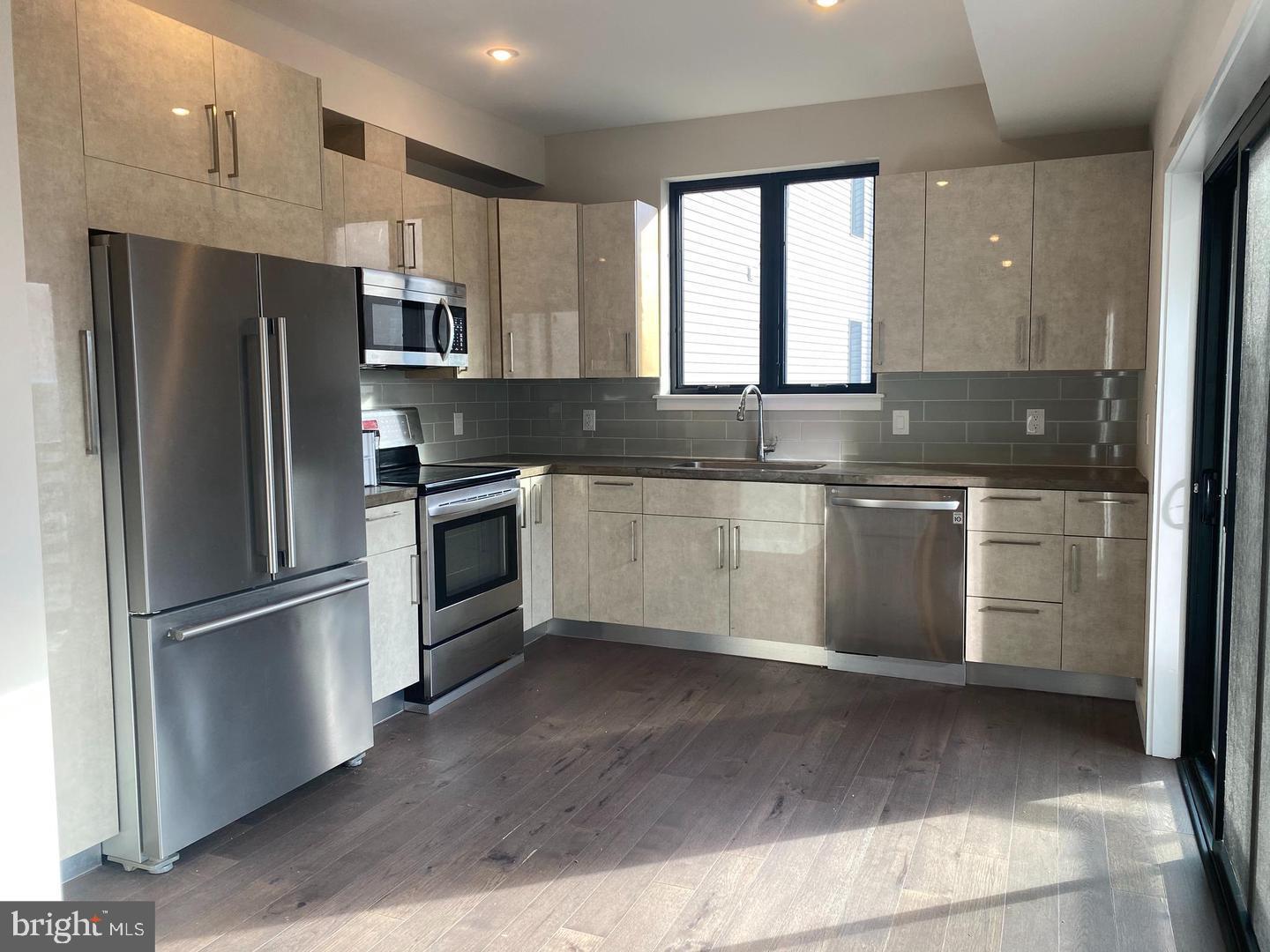 938 NEW MARKET STREET 303