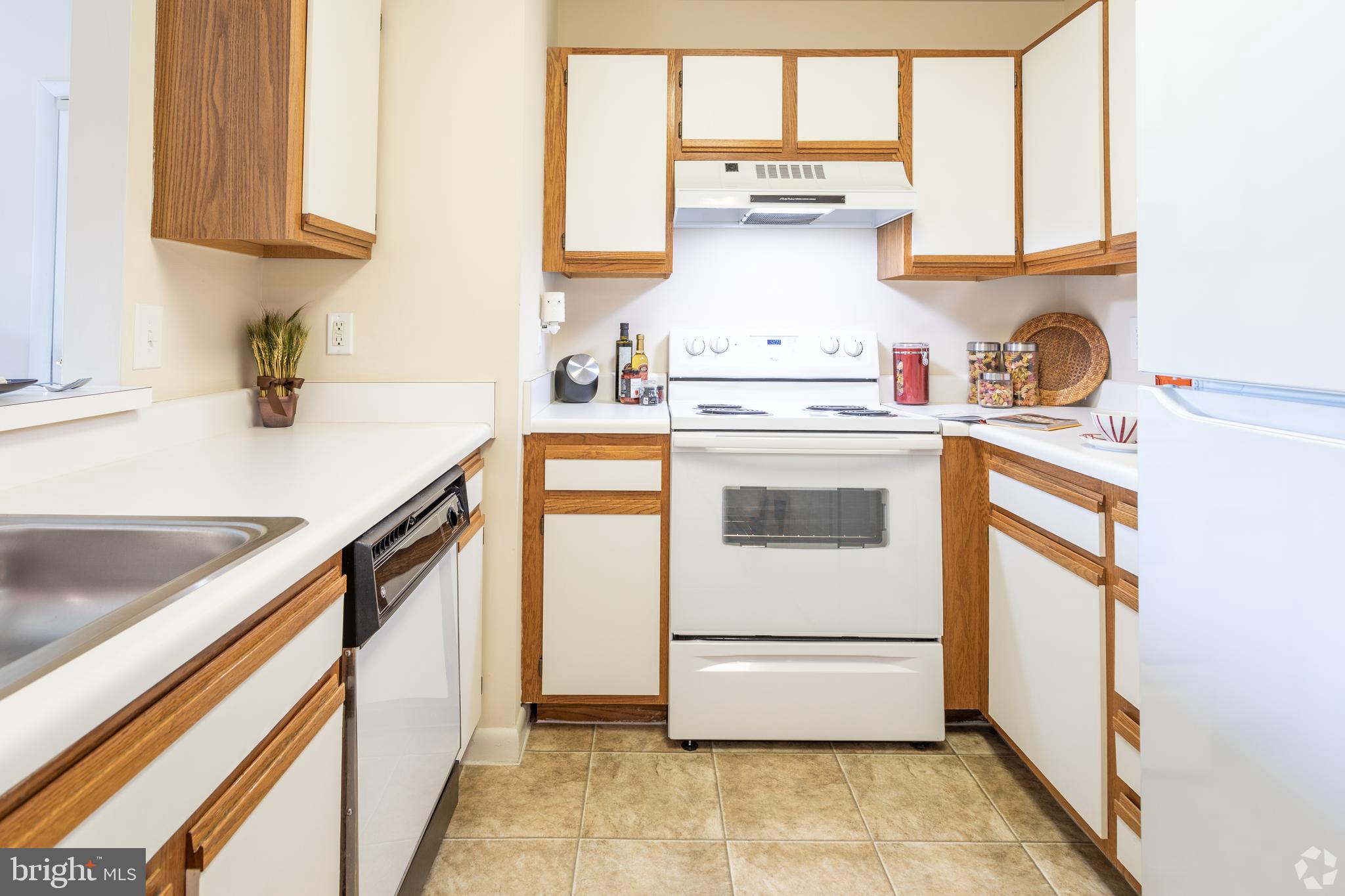 EMERALD WOODS APARTMENTS - Residential Lease