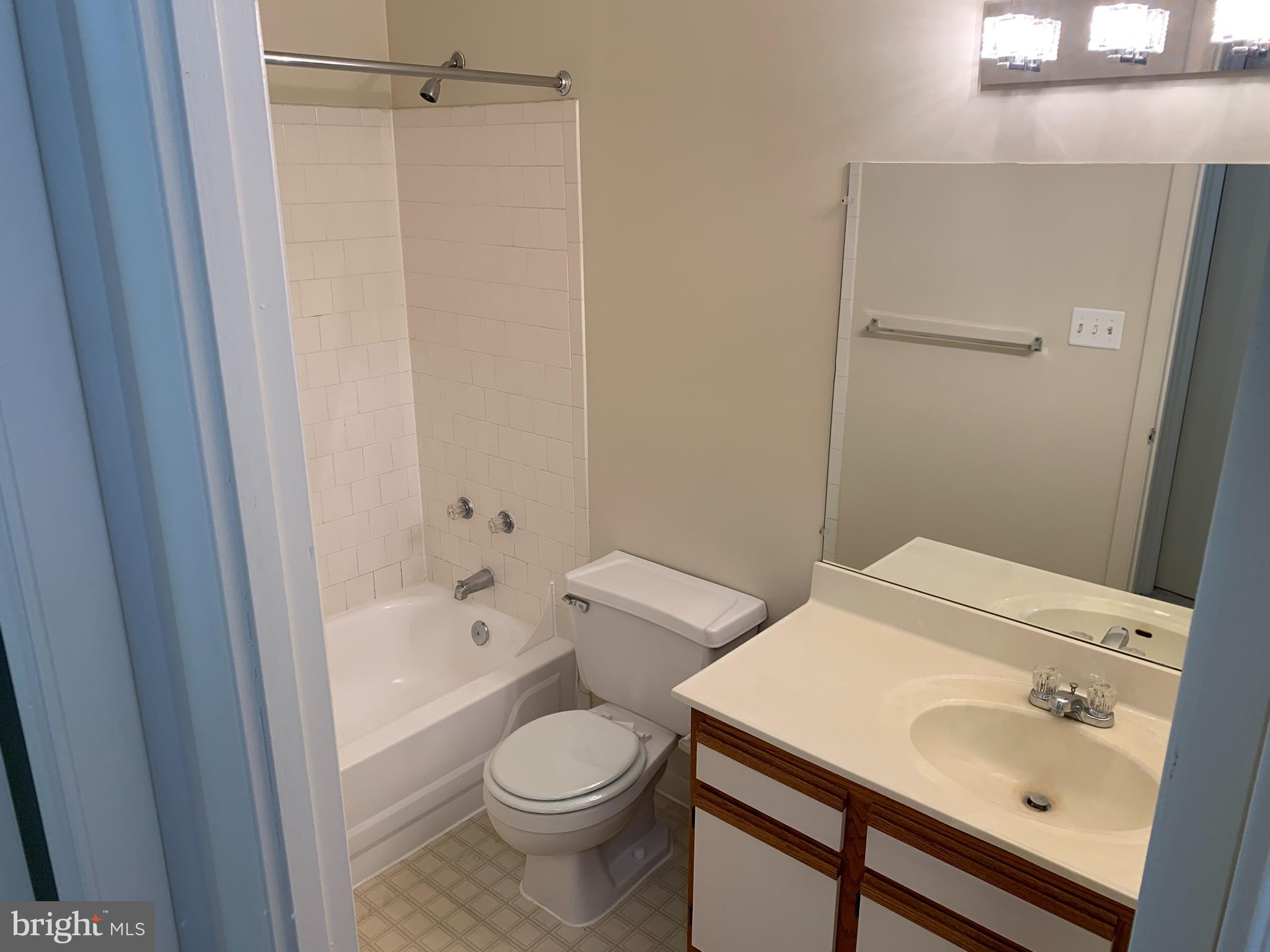 EMERALD WOODS APARTMENTS - Residential Lease