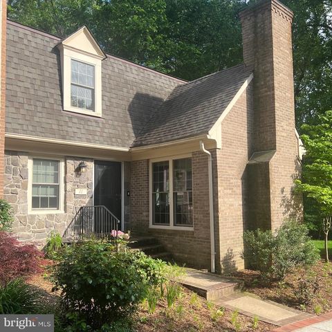 Photo of 11 Bentridge Court, POTOMAC, MD 20854 (MLS # MDMC2180038)