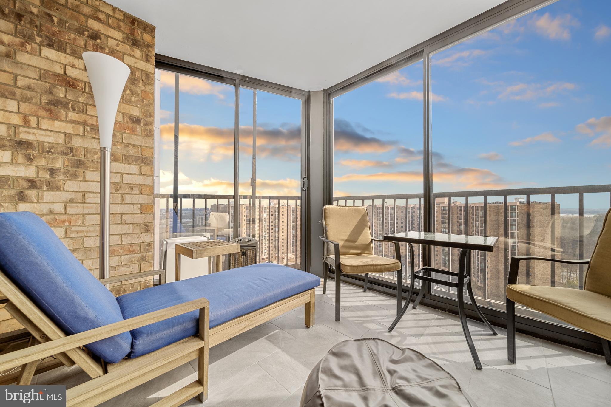 MONTEBELLO - Residential