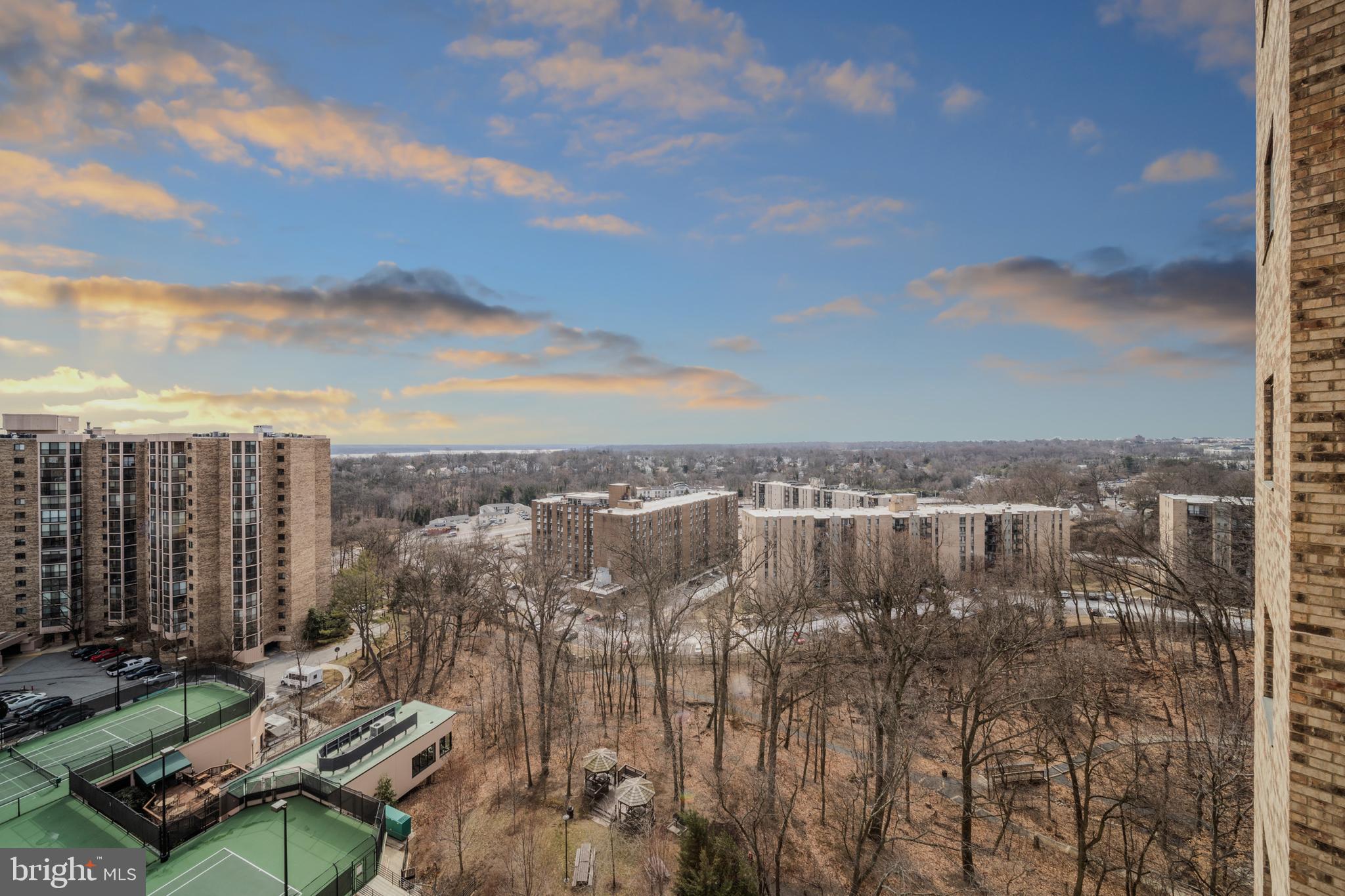 MONTEBELLO - Residential