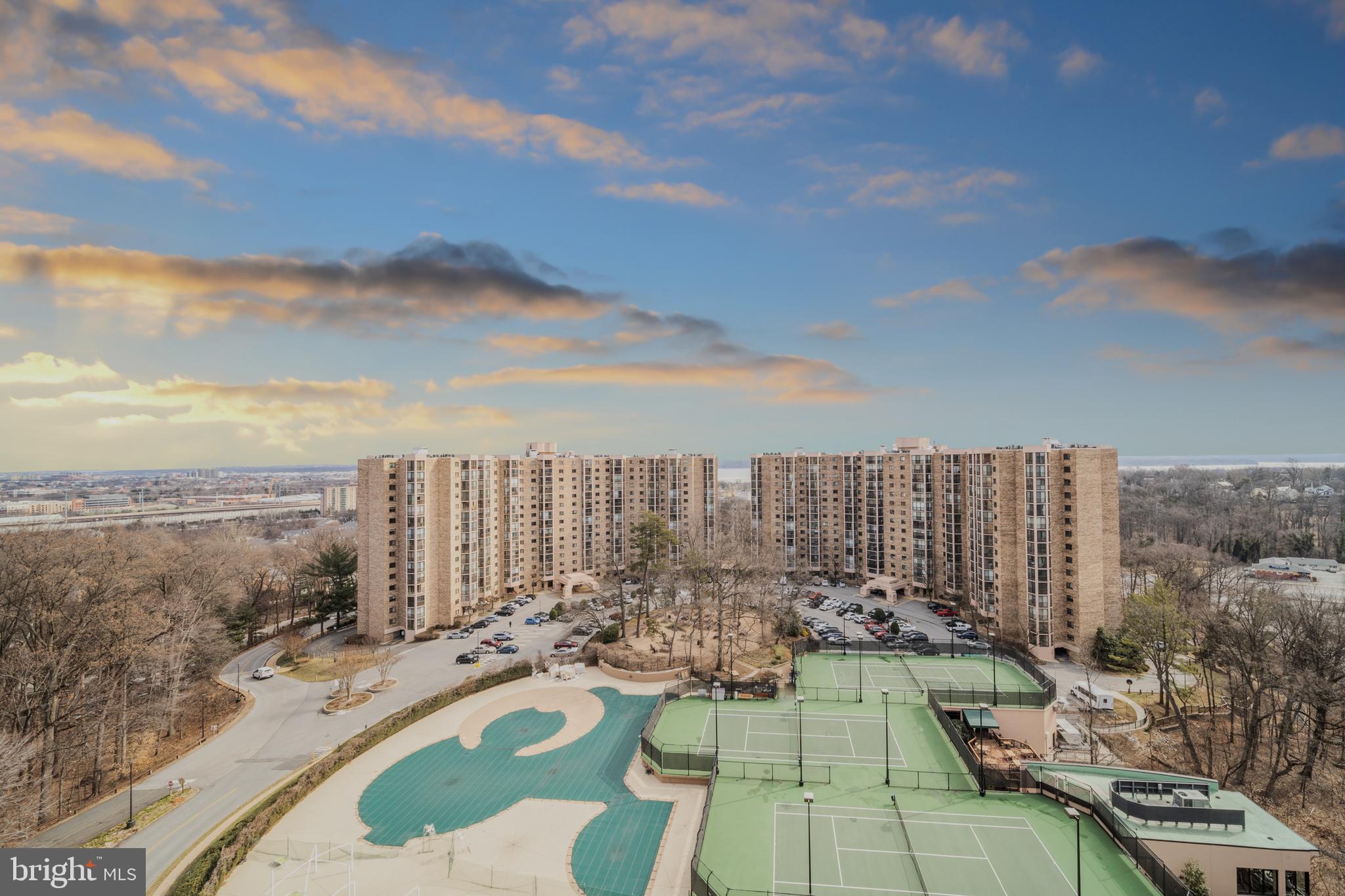 MONTEBELLO - Residential