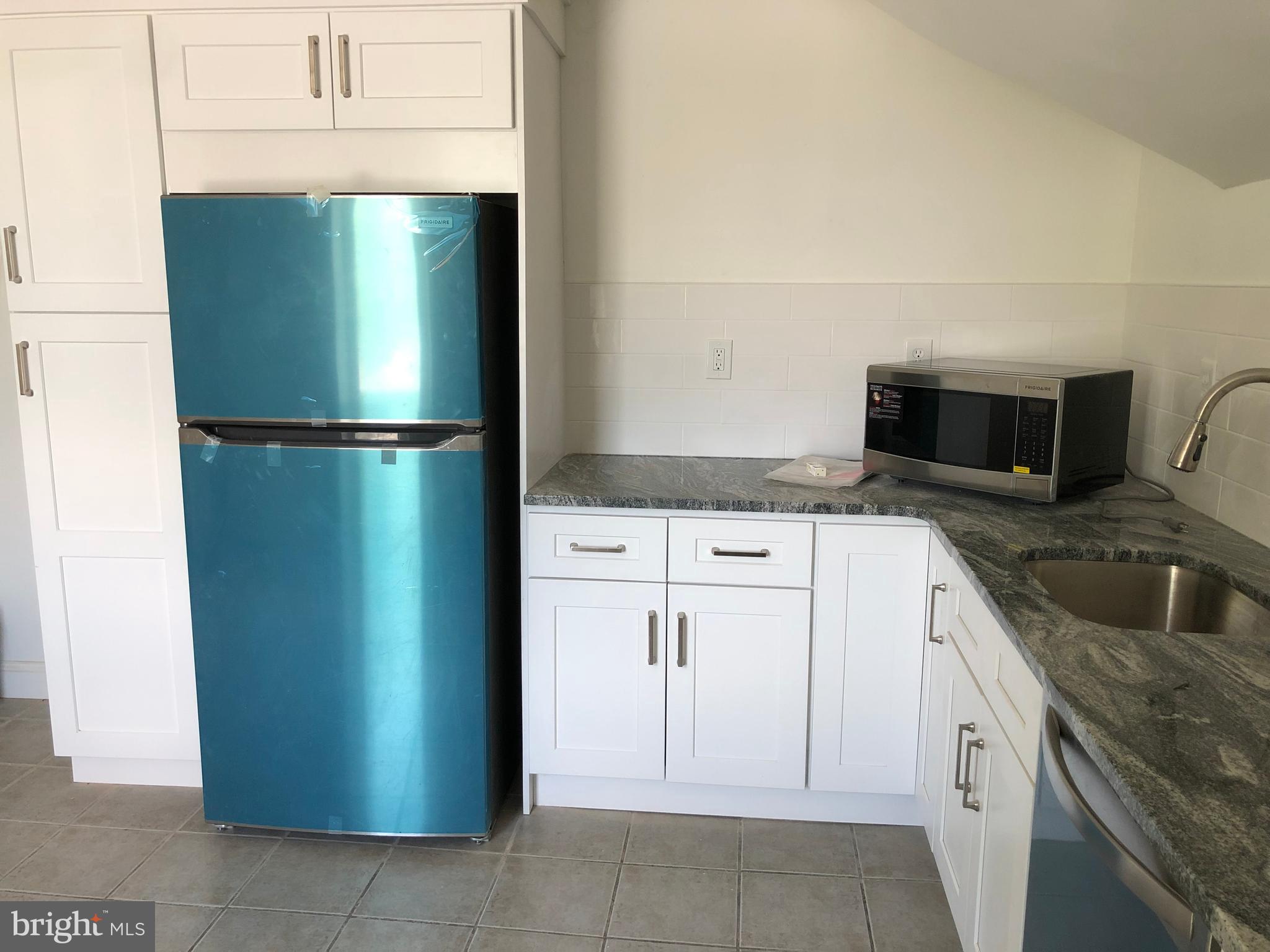 EAST FALLS - Residential Lease