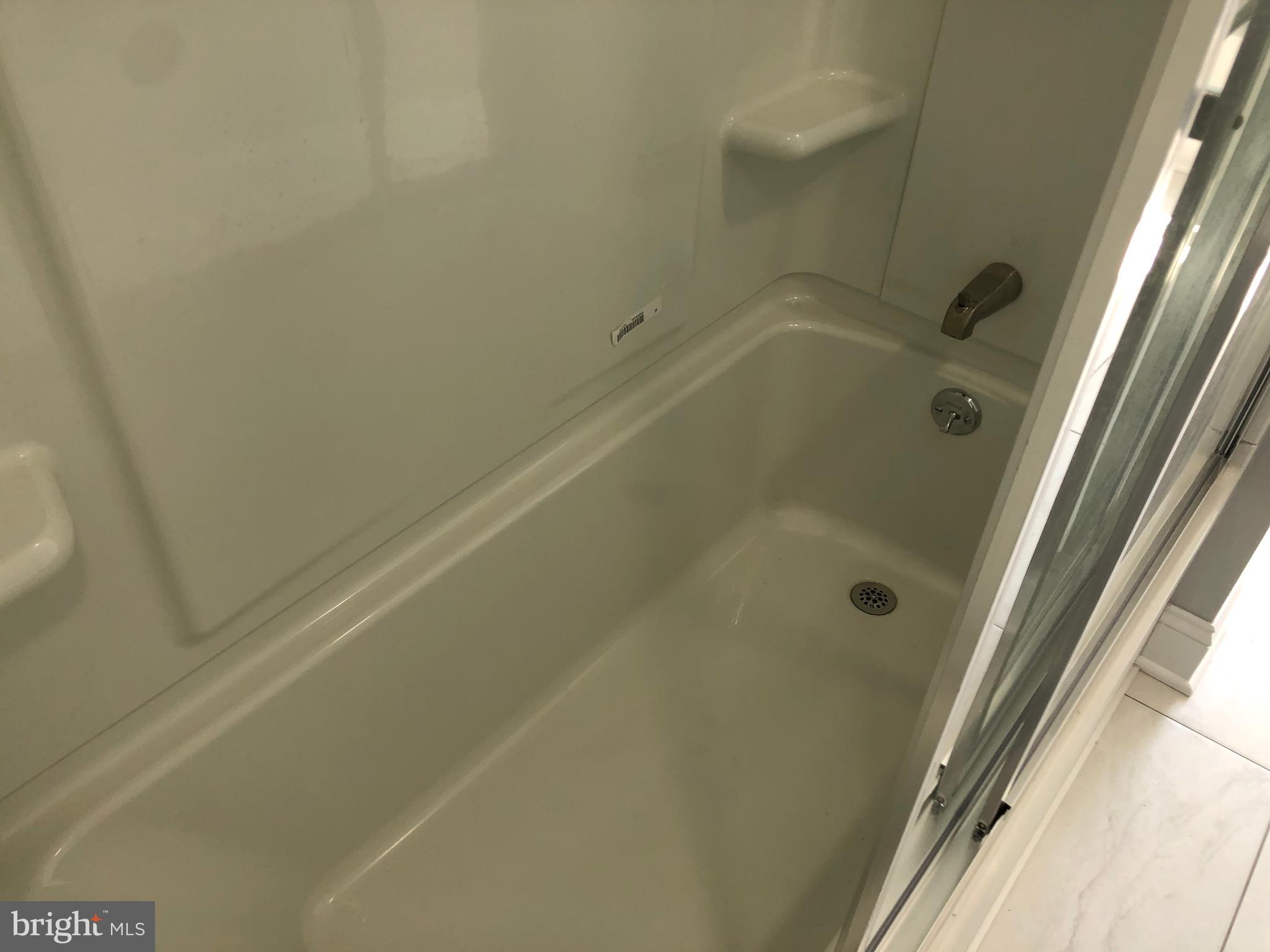 EAST FALLS - Residential Lease