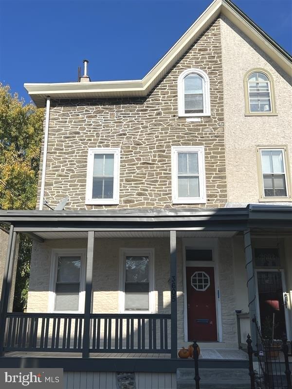 EAST FALLS - Residential Lease