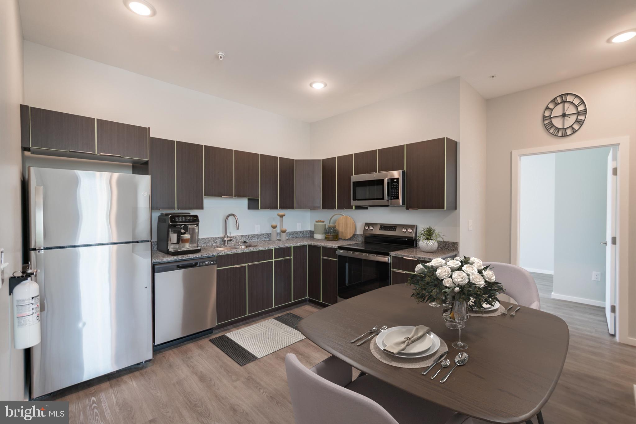 UNIVERSITY CITY - Residential Lease