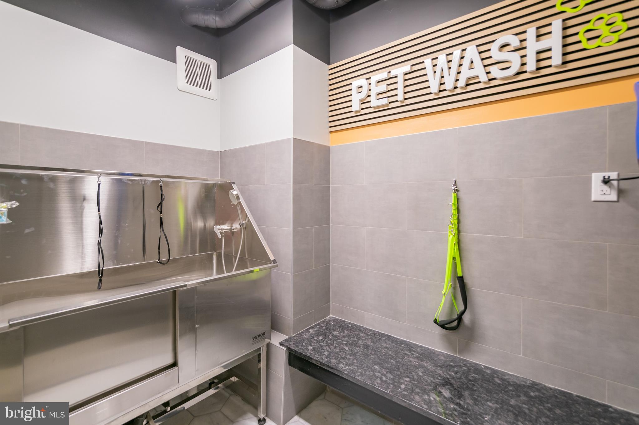 UNIVERSITY CITY - Residential Lease