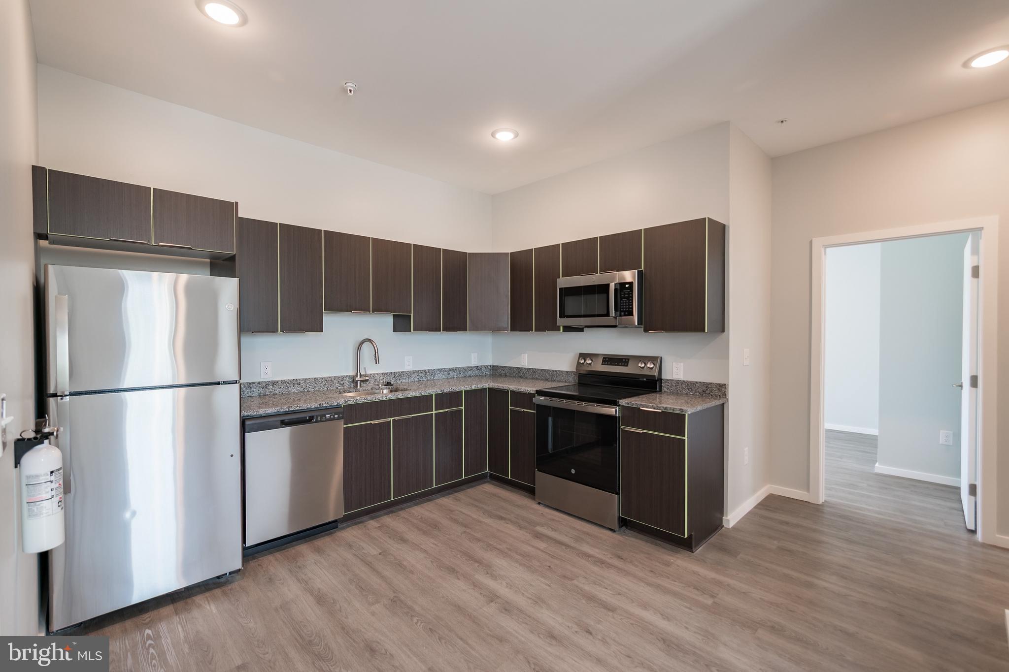 UNIVERSITY CITY - Residential Lease