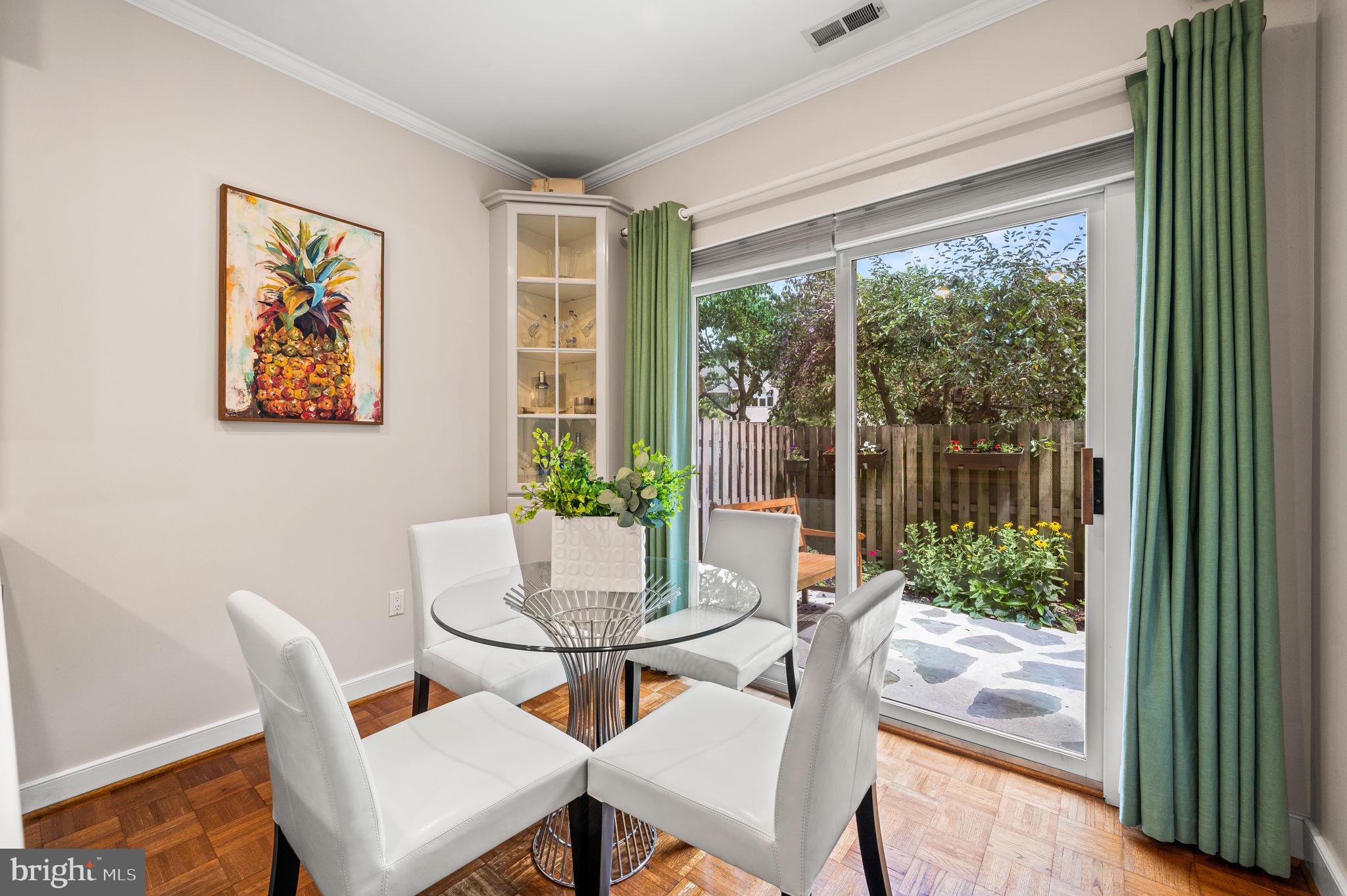 GREYTHORNE WOODS - Residential