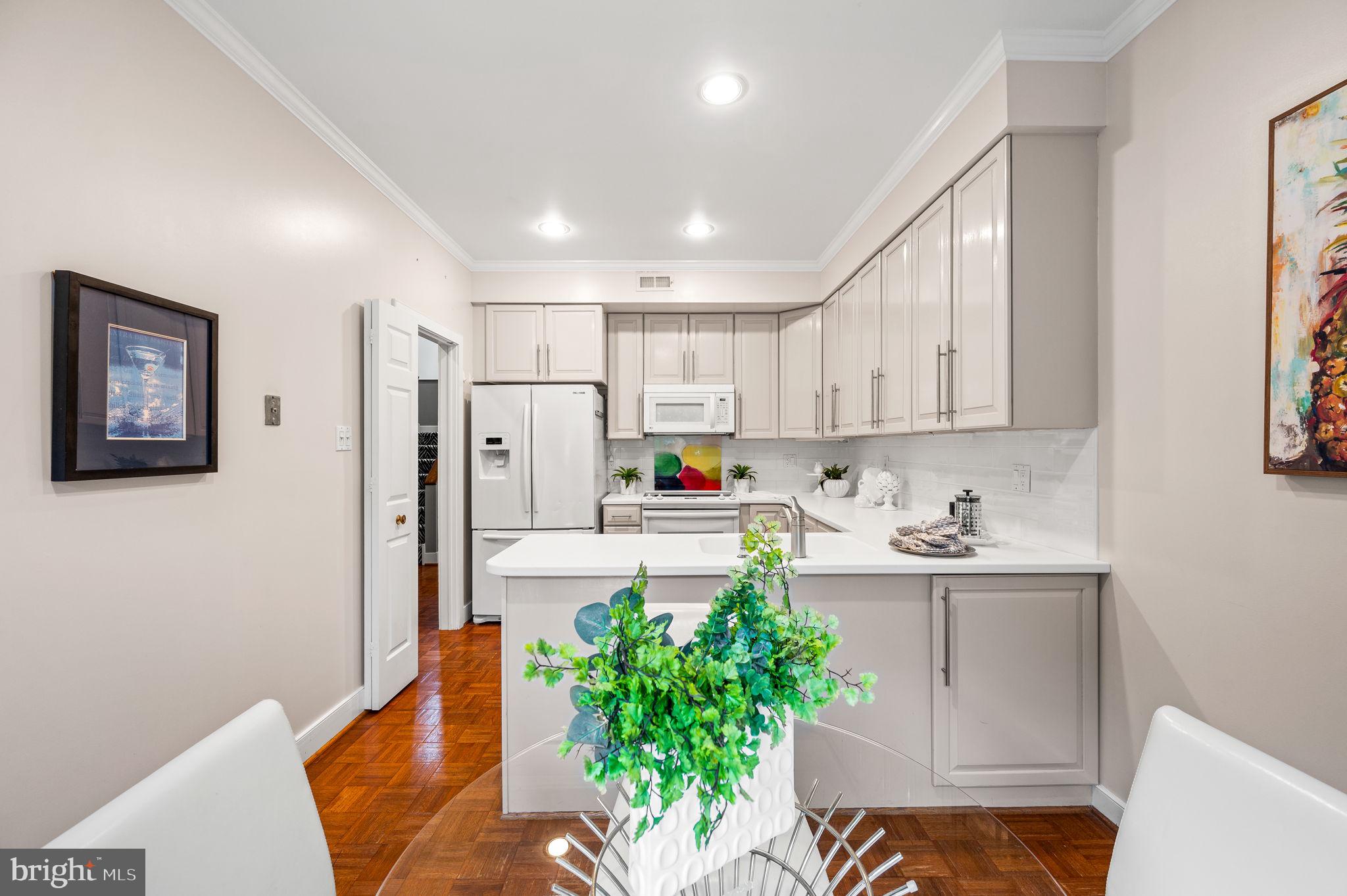 GREYTHORNE WOODS - Residential