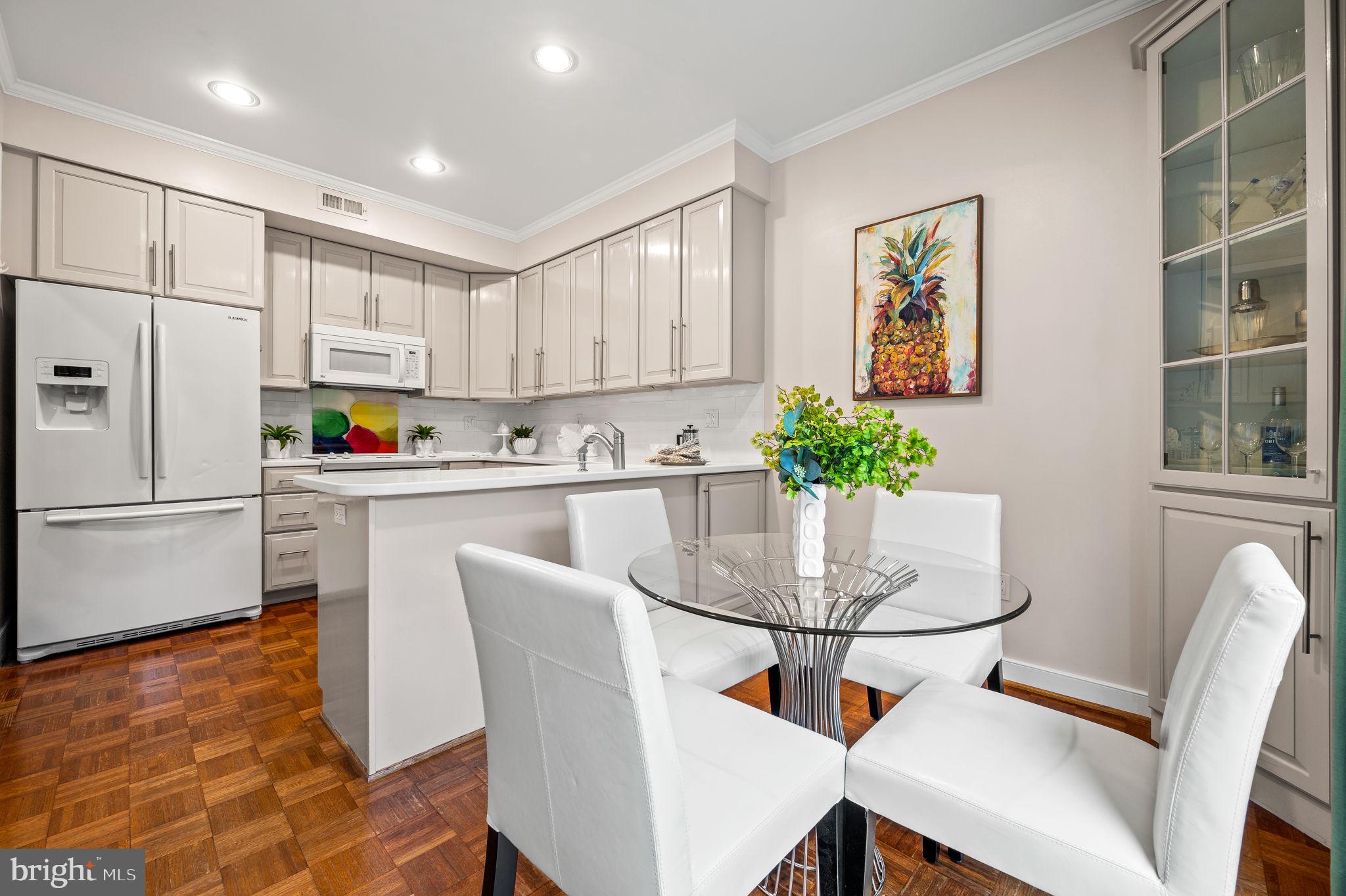 GREYTHORNE WOODS - Residential