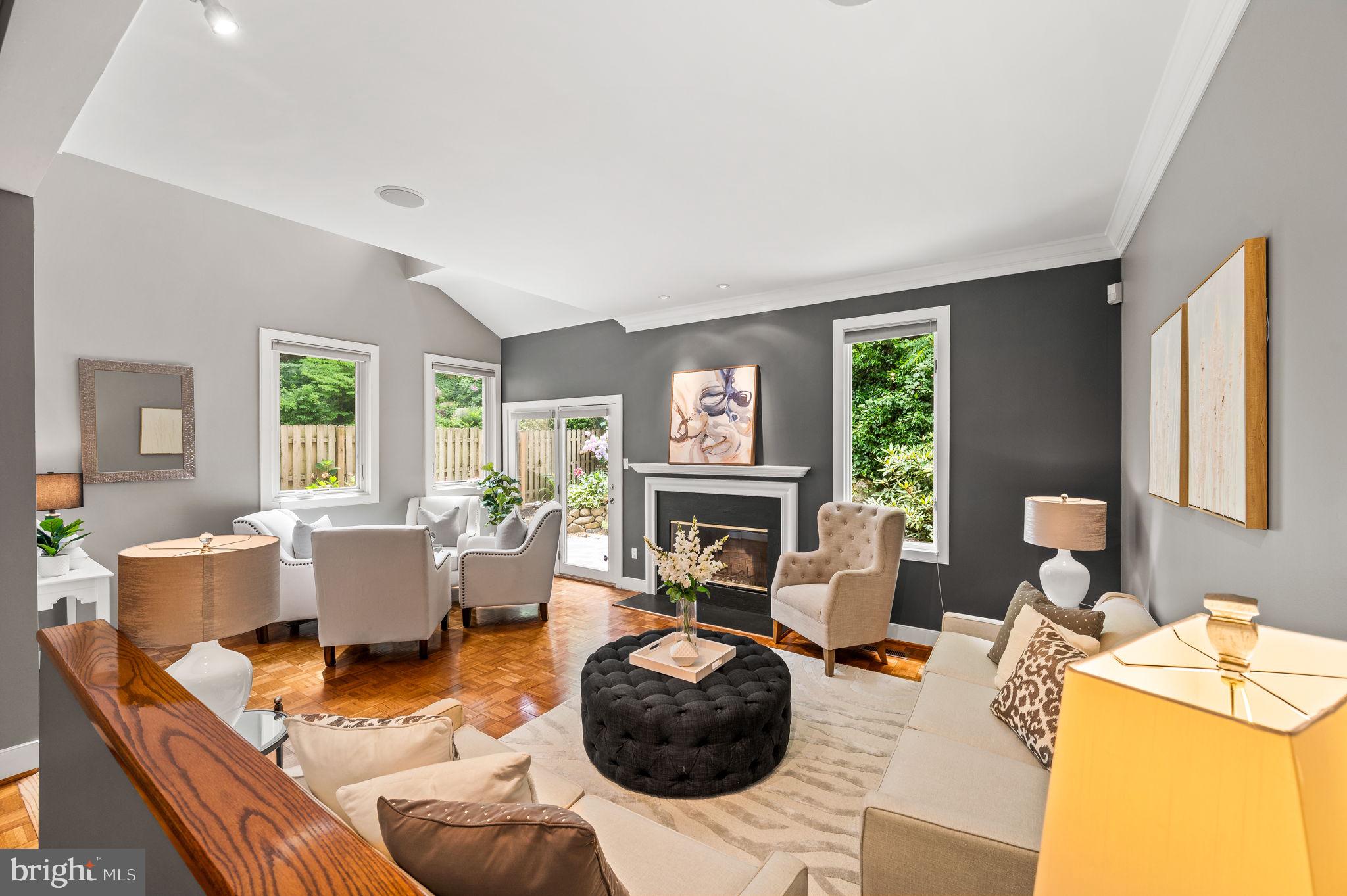 GREYTHORNE WOODS - Residential