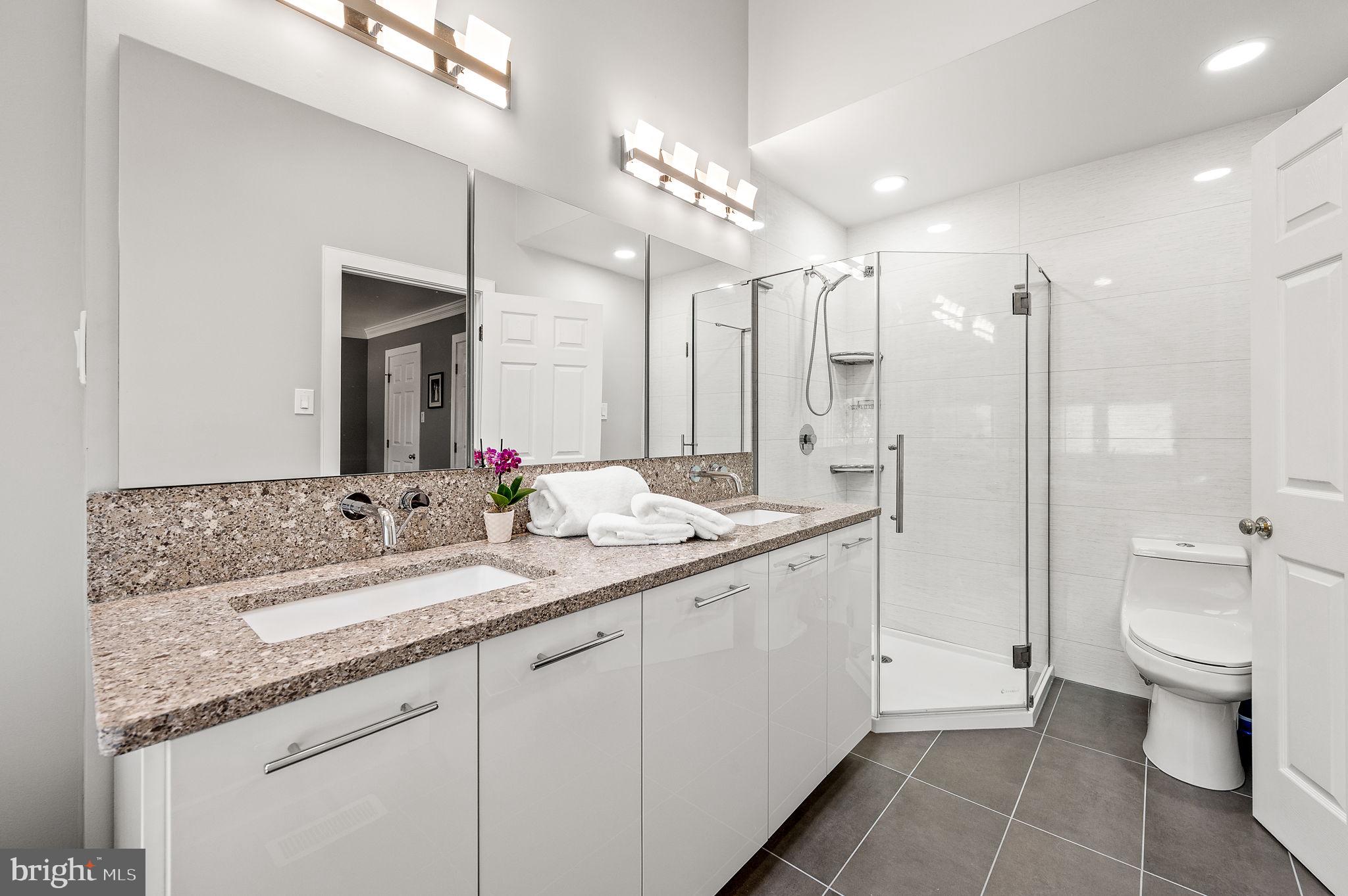 GREYTHORNE WOODS - Residential