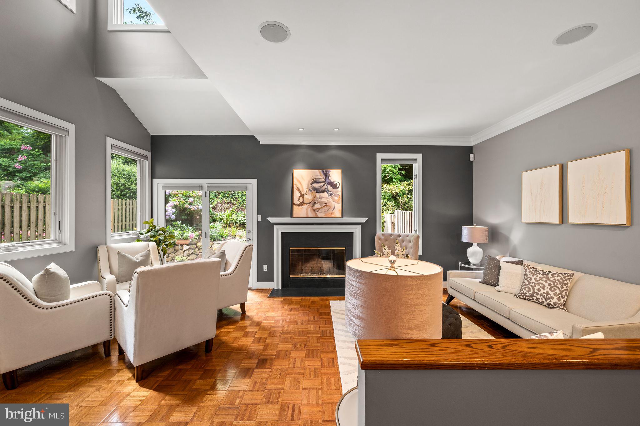 GREYTHORNE WOODS - Residential