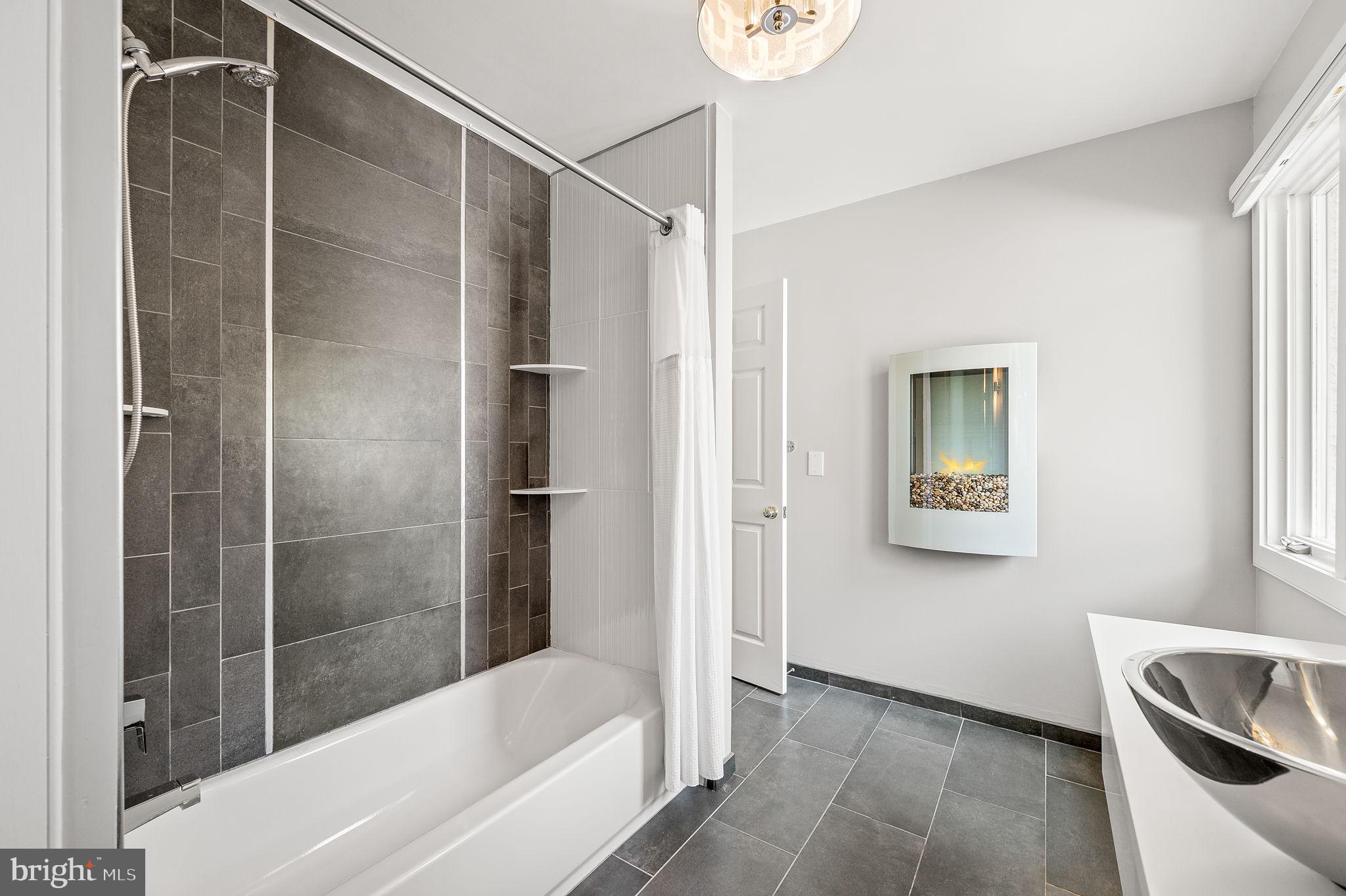 GREYTHORNE WOODS - Residential