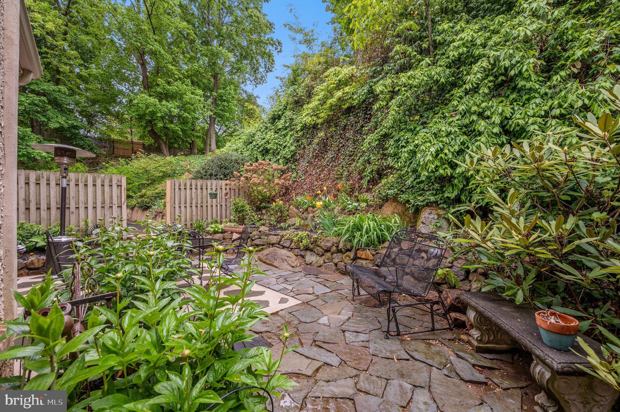 GREYTHORNE WOODS - Residential