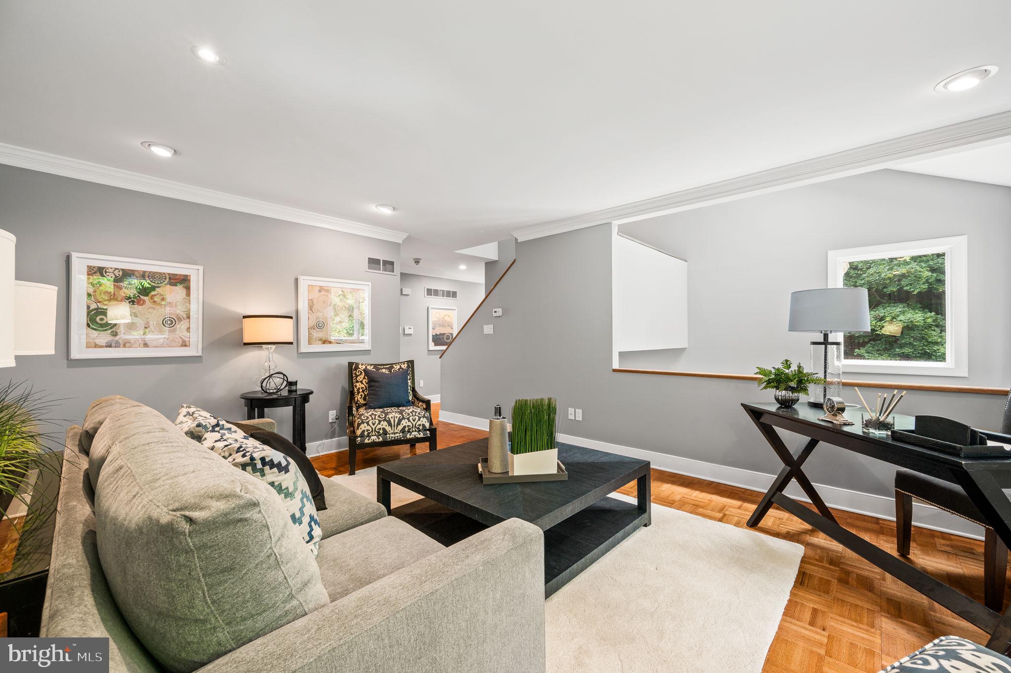 GREYTHORNE WOODS - Residential