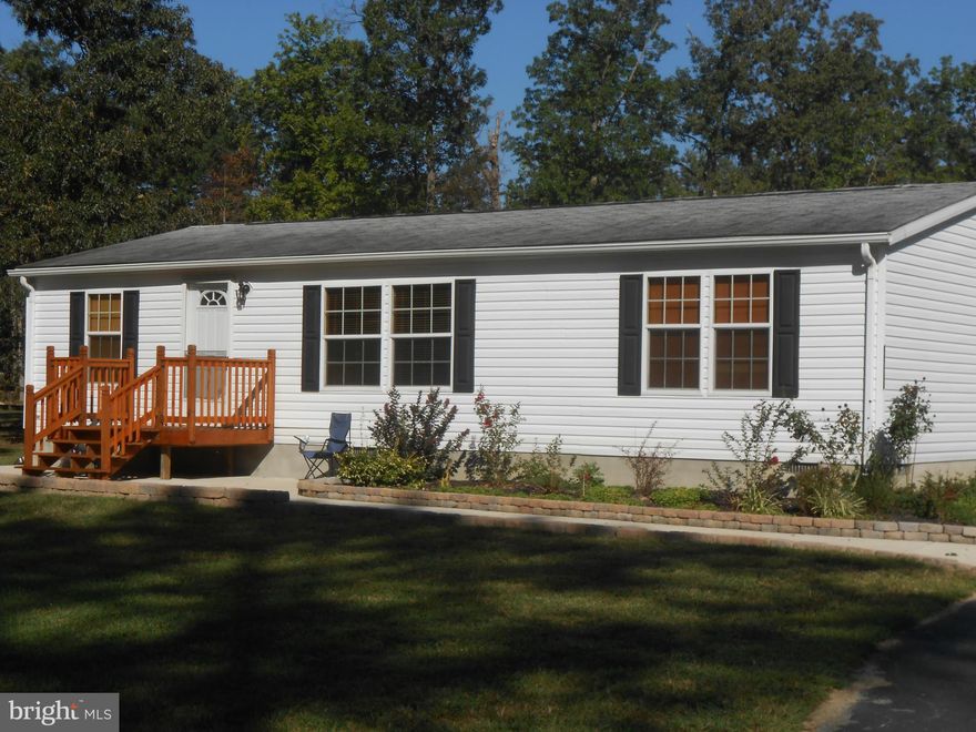 Real neat and clean 3 bedroom and 2 full bath.  Super deck and fenced in yard.  Pets are a case by case.  Washer and dryer are included.  Credit must be excellent!!