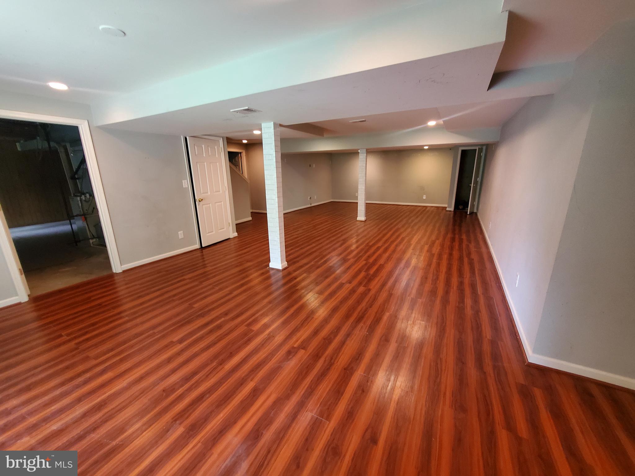 VIENNA OAKS - Residential