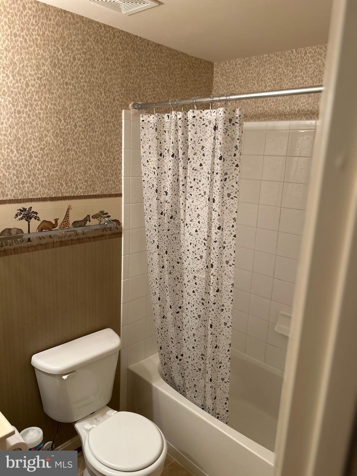 TALL OAKS - Residential Lease