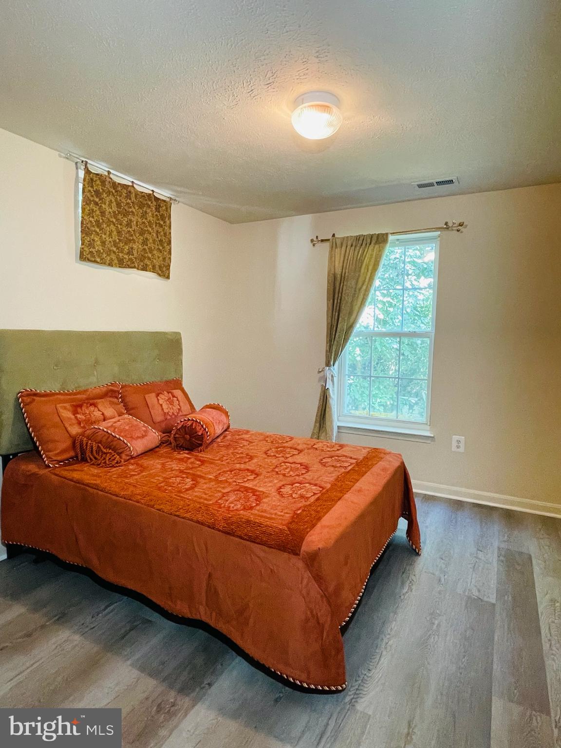 TALL OAKS - Residential Lease