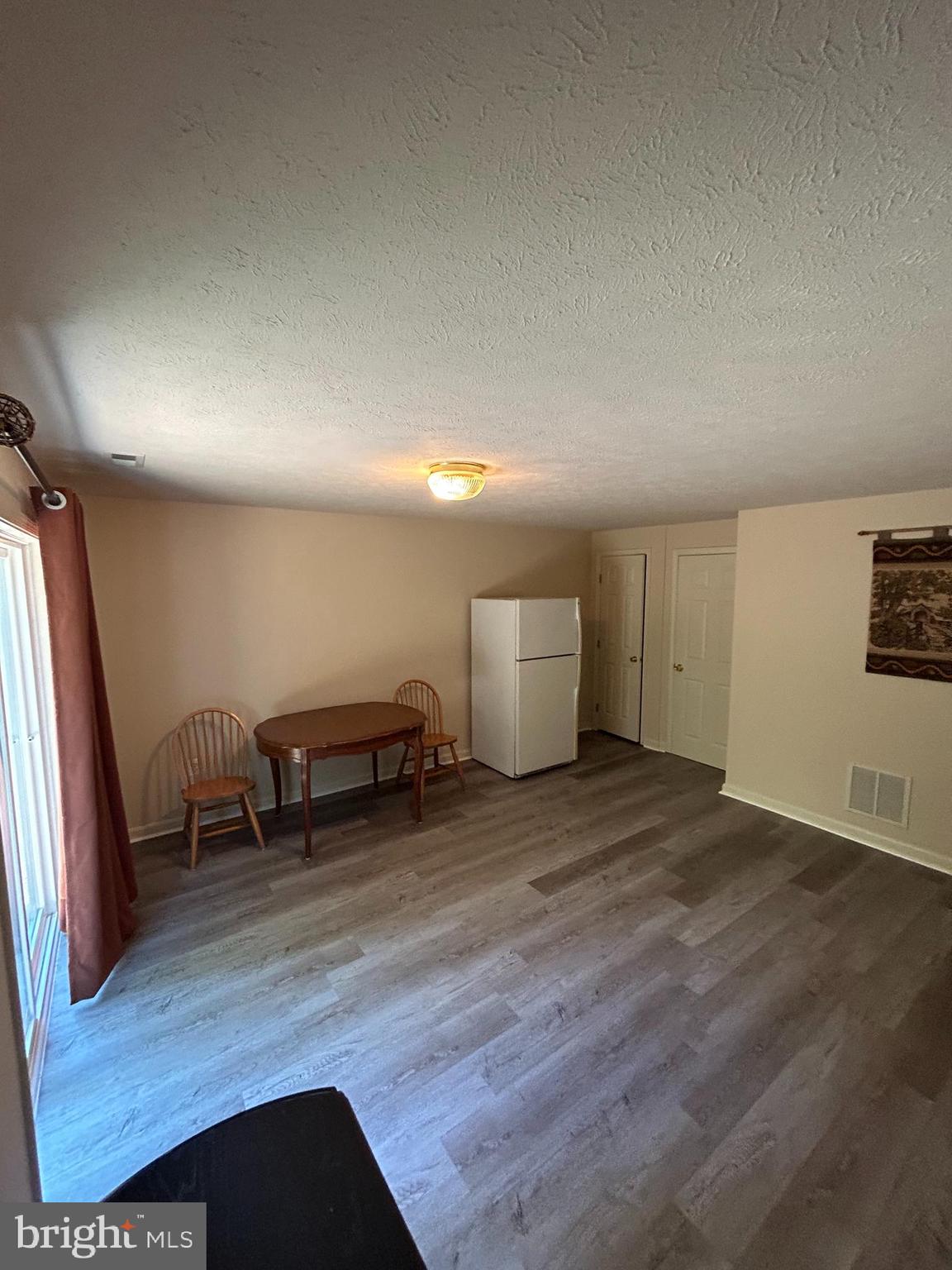 TALL OAKS - Residential Lease