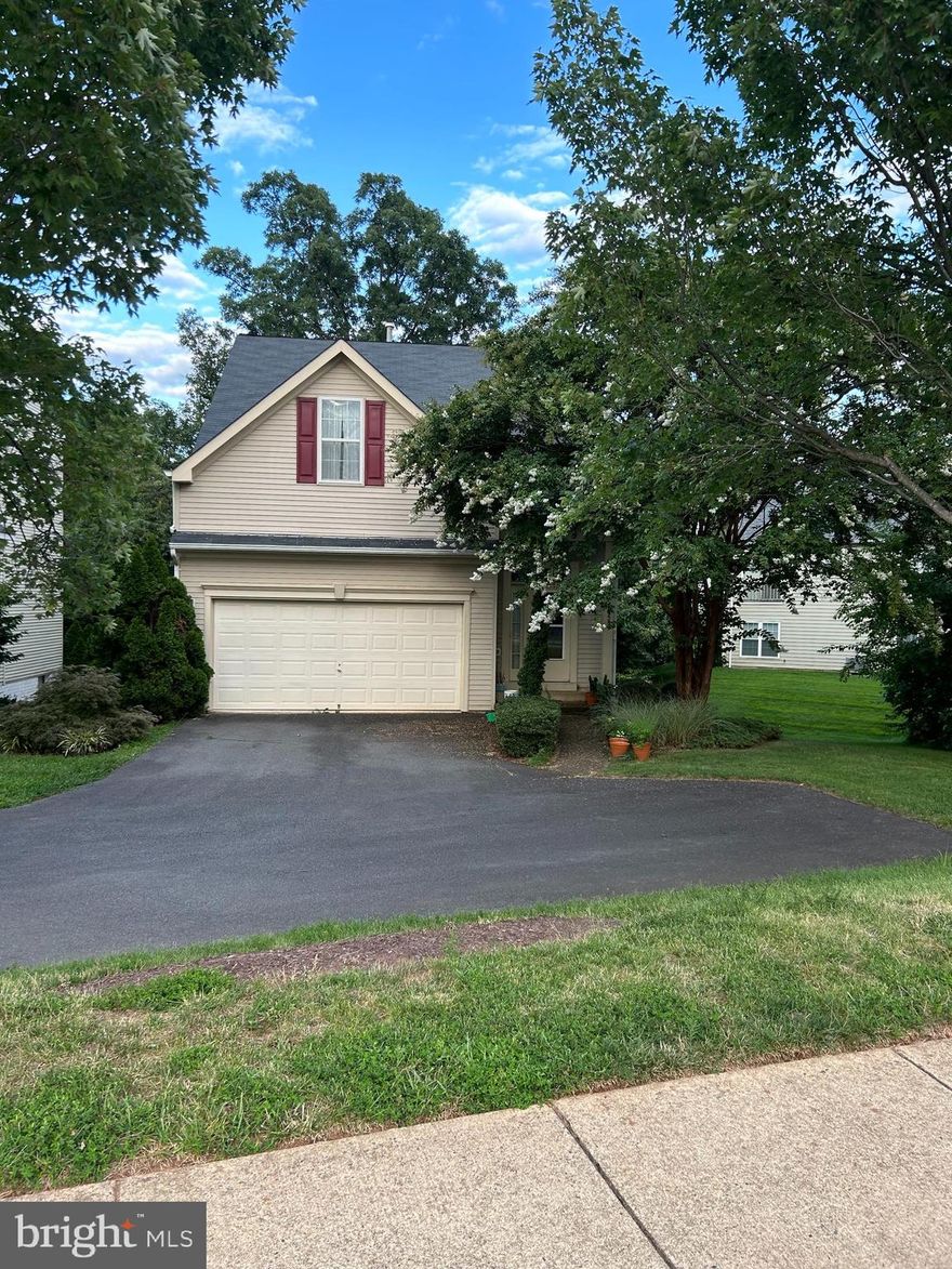 BASEMENT FOR RENT,  1 BEDROOM , 1 FULL BATHROOM, 1 FRIDGE,  NEW FLOORS, FRESH PAINT. REAR ENTRANCE.
ALL UTILIES INCLUDED,  WATER,   ELEC. . A.C., GAS HEAT.  INTERTNET,  CABLE,  WASHER/DRYER
 ONLINE APPICATION WITH RENTSPREE. , $50  PER ADULT.  OWNER  REQUIRES GOOD CREDIT.  RENTAL INSURANCE. NO PETS ALLOWED, NO SMOKING ALLOWED.