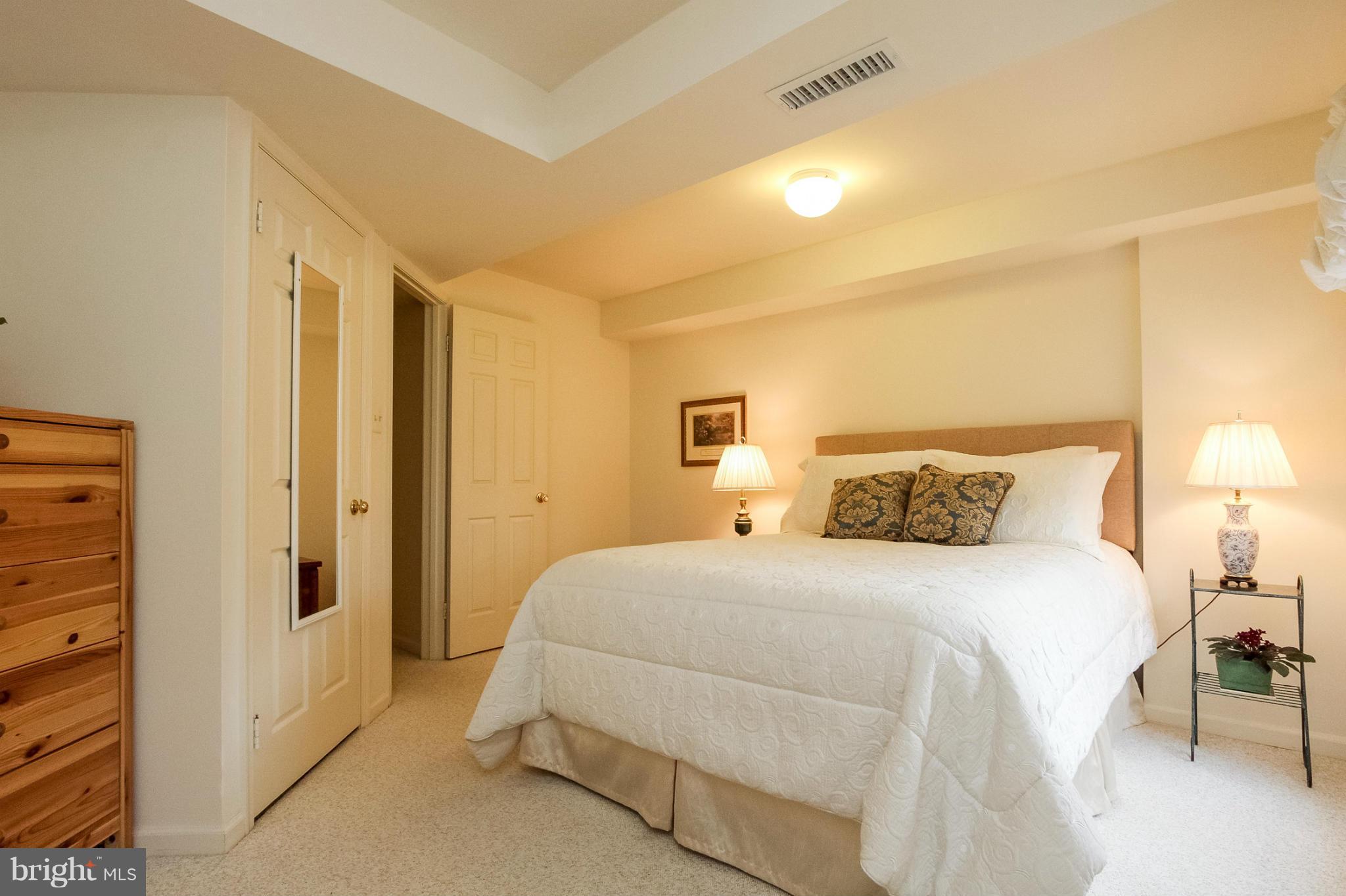 CHANTILLY HIGHLANDS - Residential