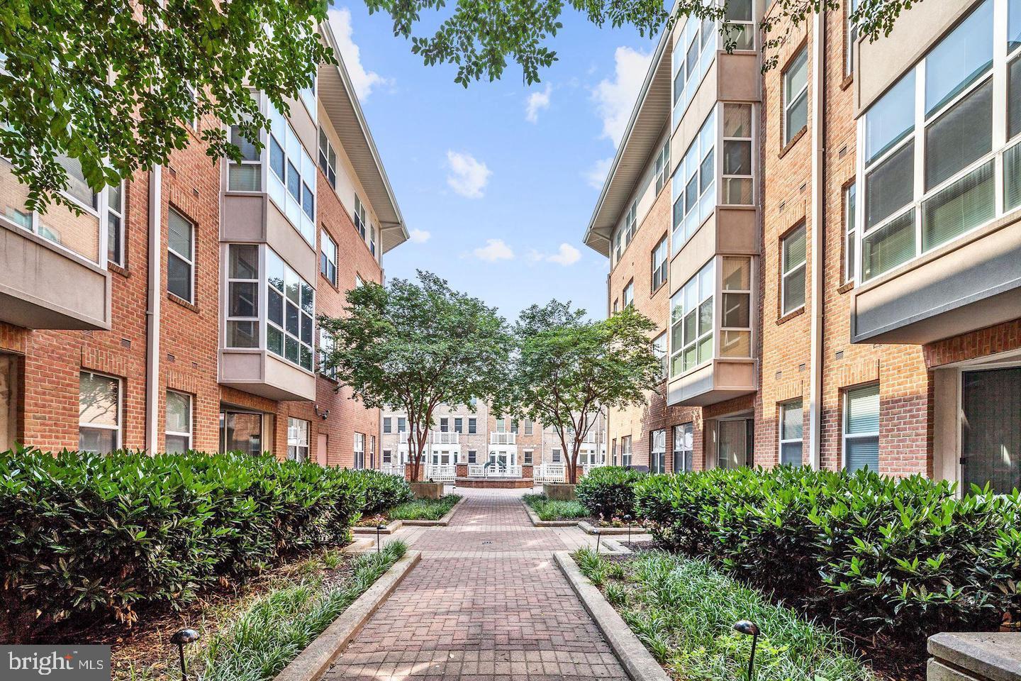 PIERSIDE AT HARBORVIEW - Residential