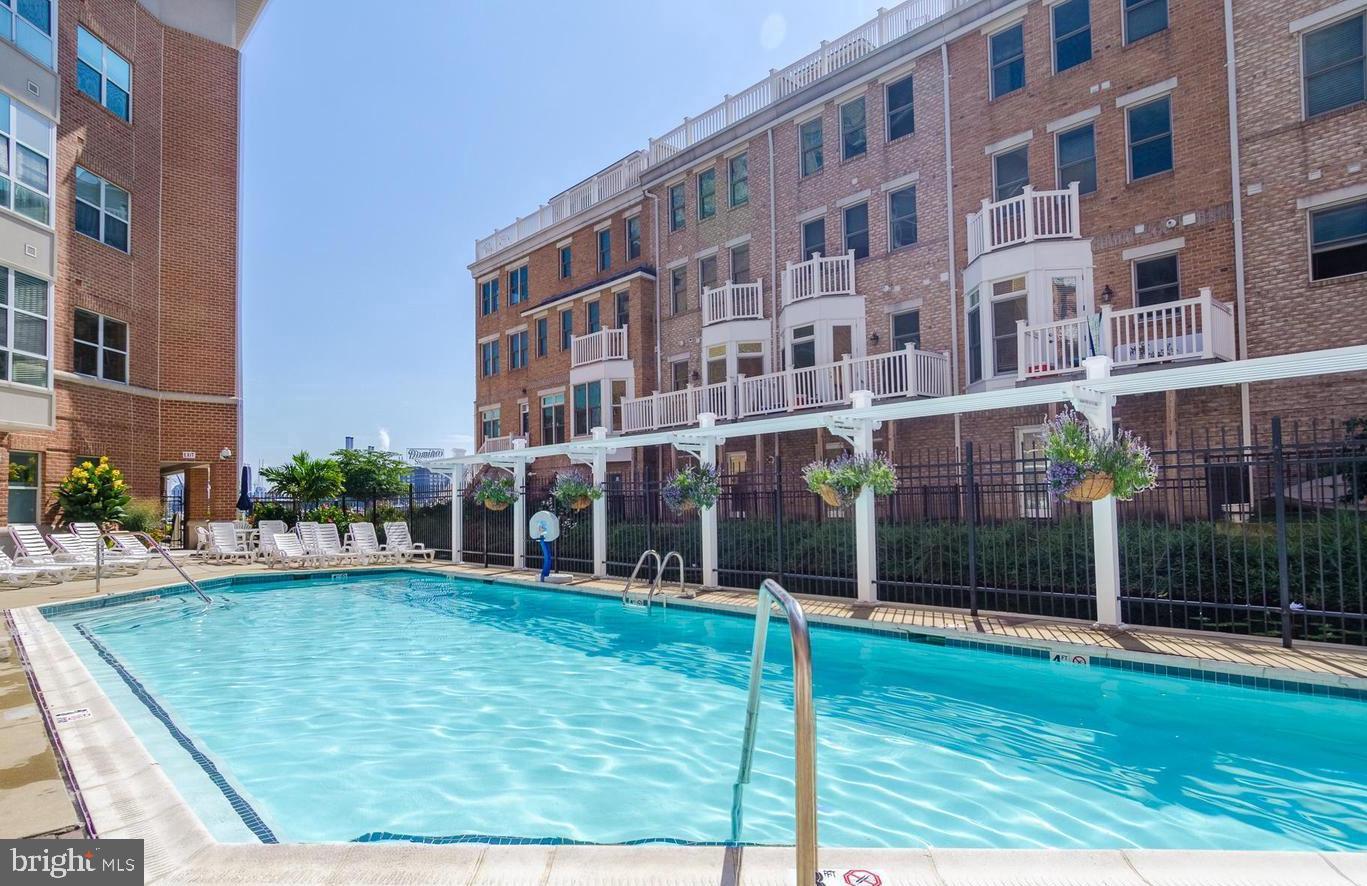 PIERSIDE AT HARBORVIEW - Residential