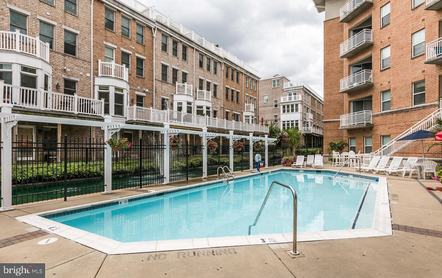 PIERSIDE AT HARBORVIEW - Residential