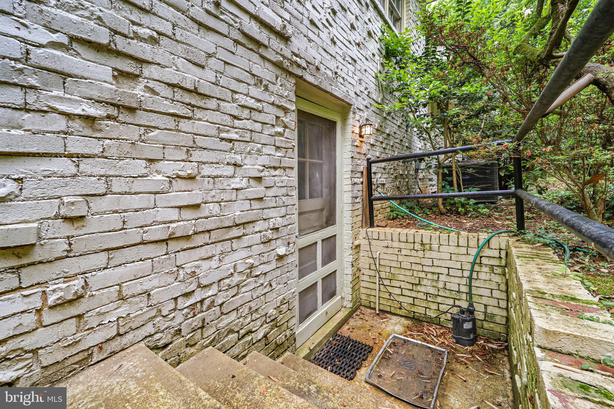 RIVERCREST - Residential