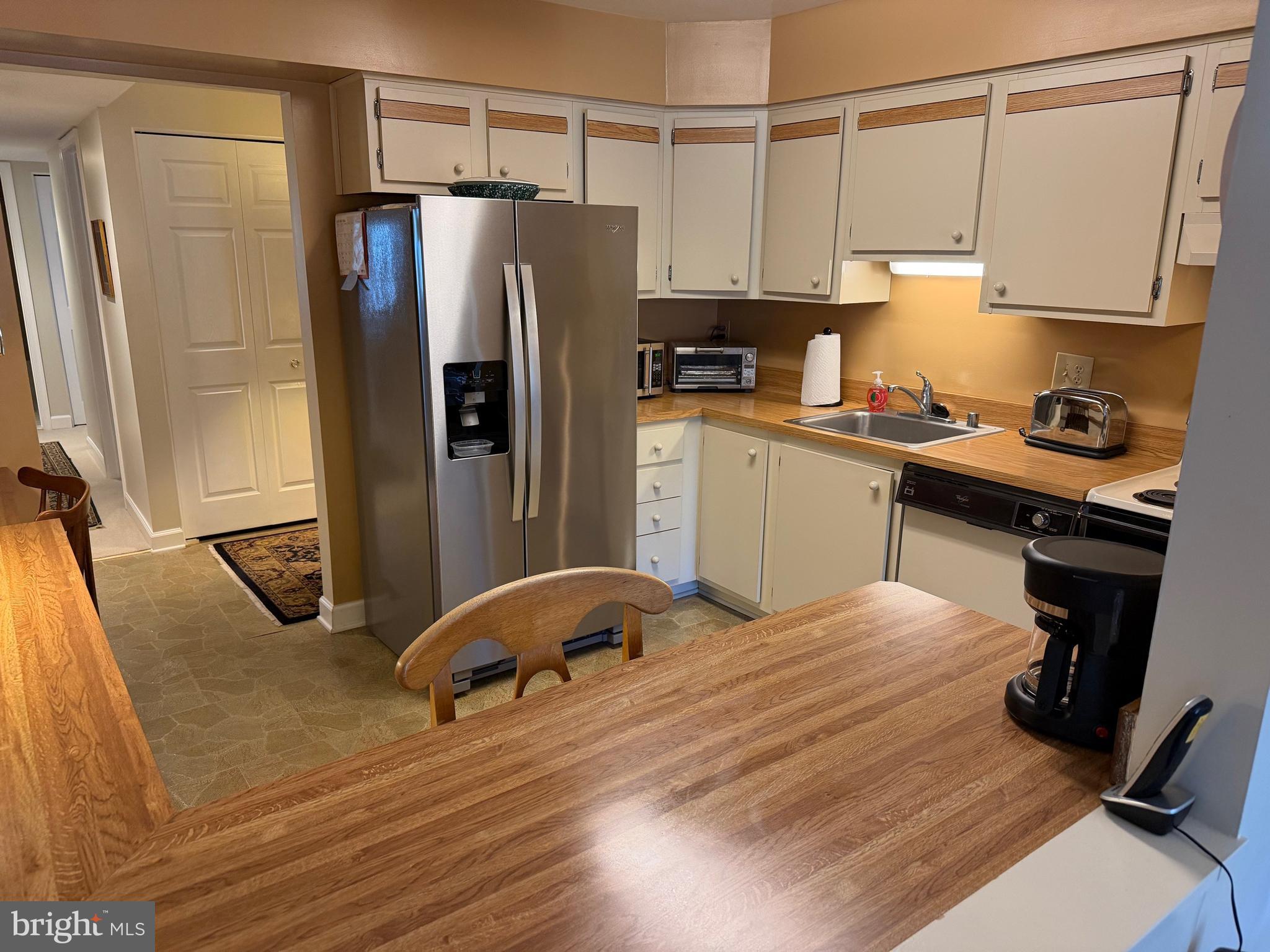 HOLLY HALL - Residential