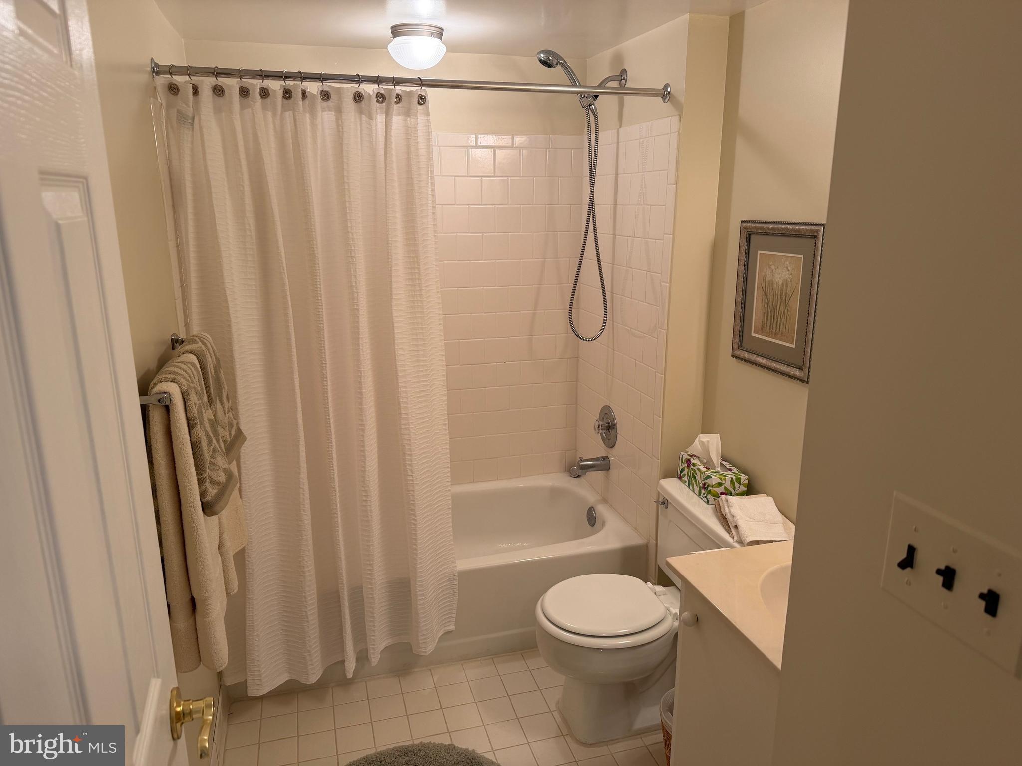 HOLLY HALL - Residential