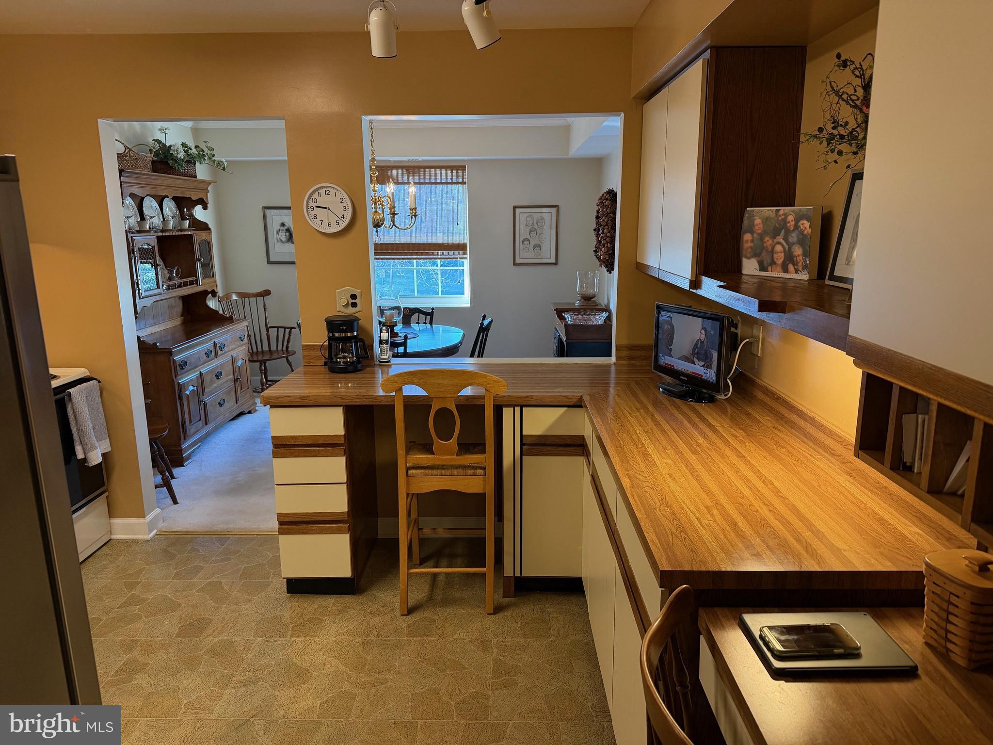 HOLLY HALL - Residential